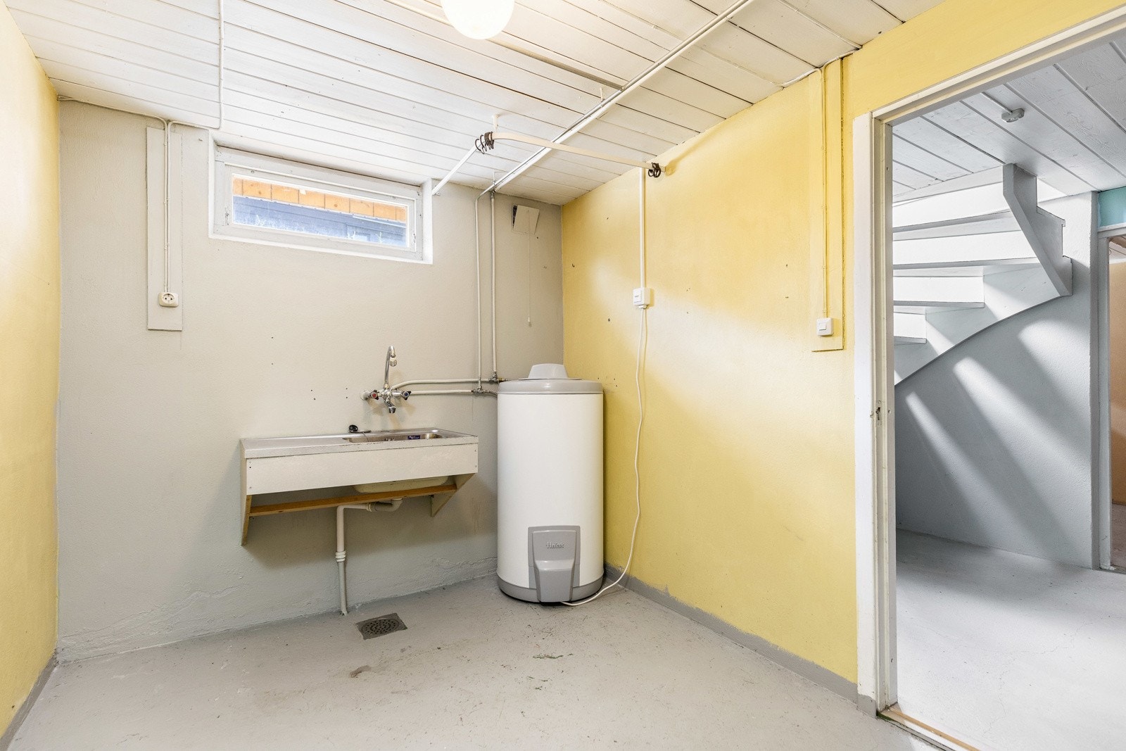 I kjelleren er det naturlig vaskerom, med vask og sluk. Galleribilde