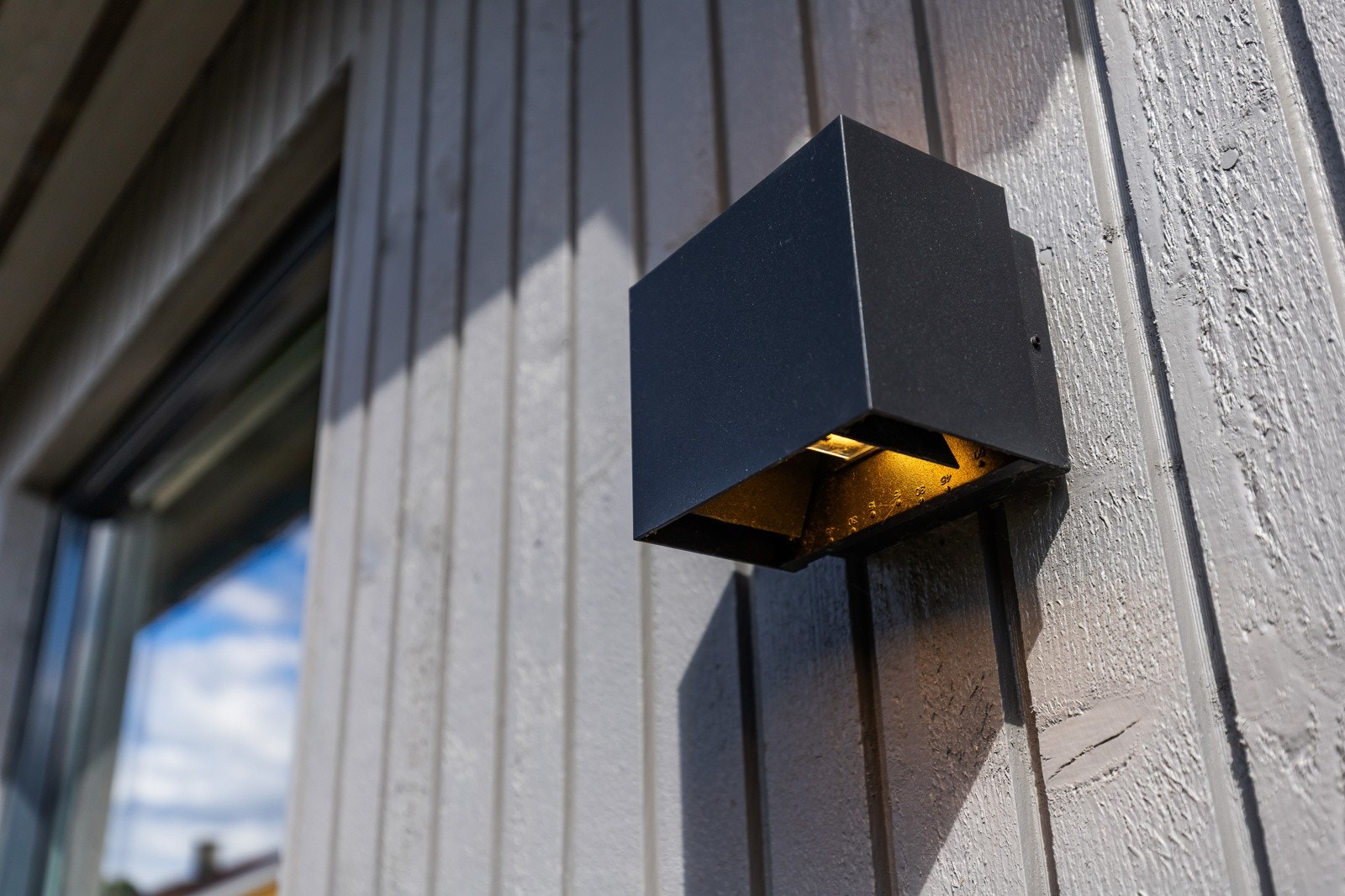 Stilfull utebelysning, som står i stil til oppgradert yttervegger. Galleribilde