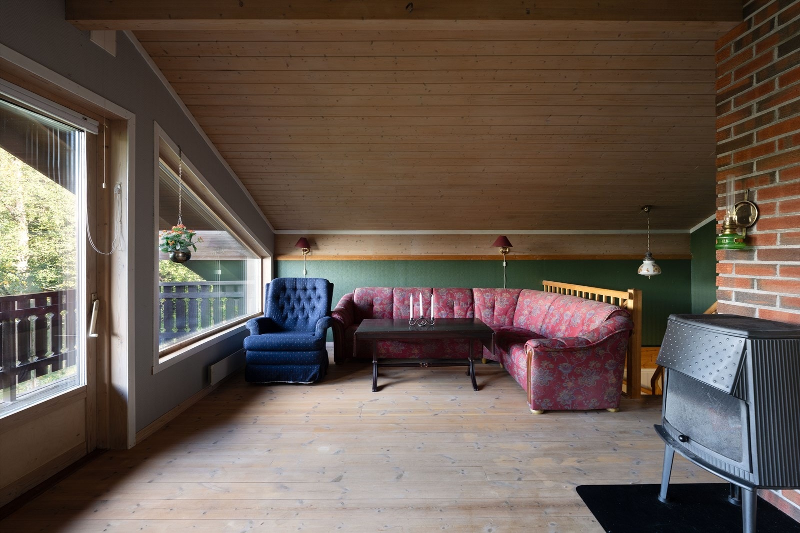 Loftsstue med utgang til balkong Galleribilde