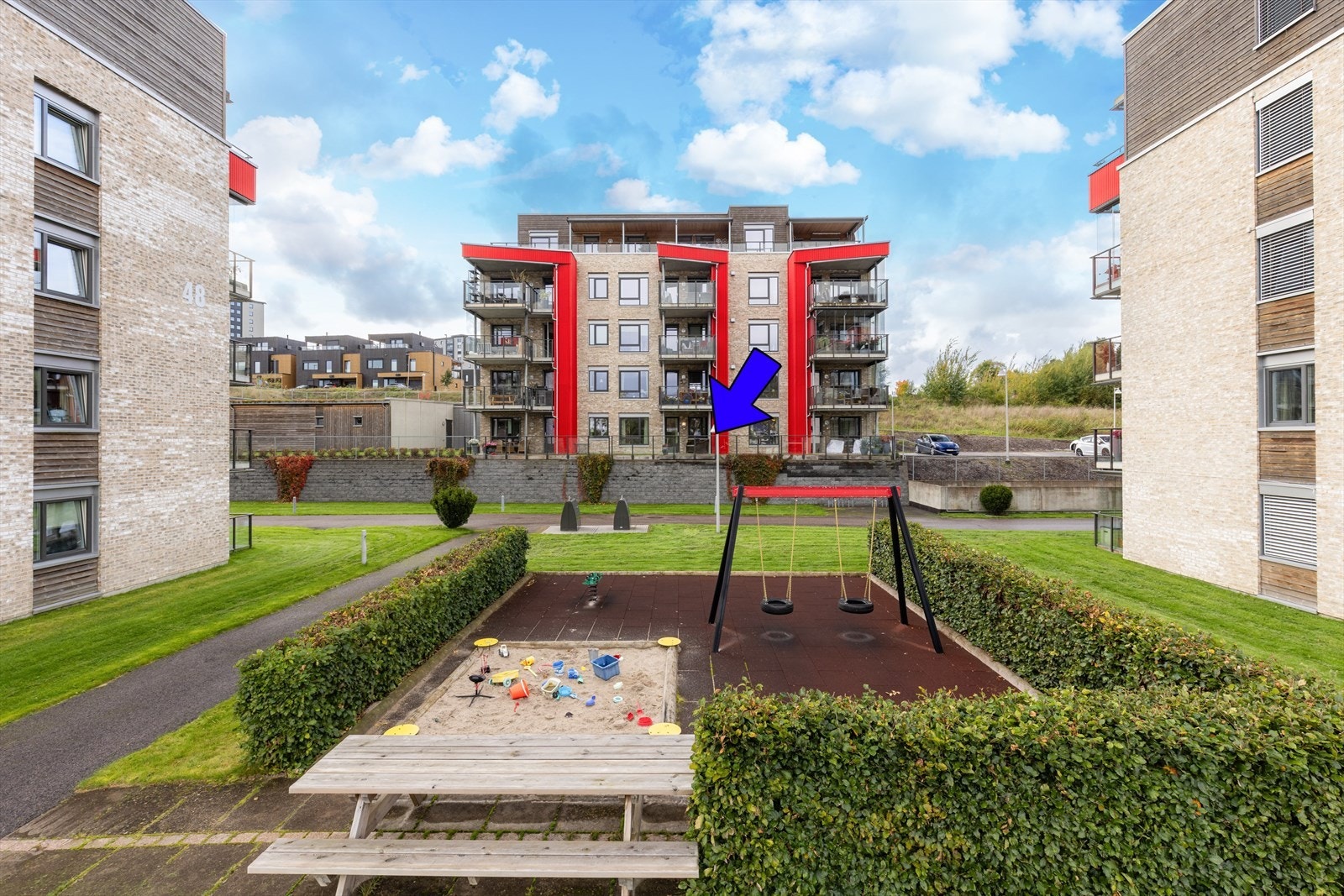 Plassen 52 er eneste bygget i borettslaget som har garasjeplassen i samme bygg - her kan du gå tørrskodd til garasjeplassen din! Galleribilde