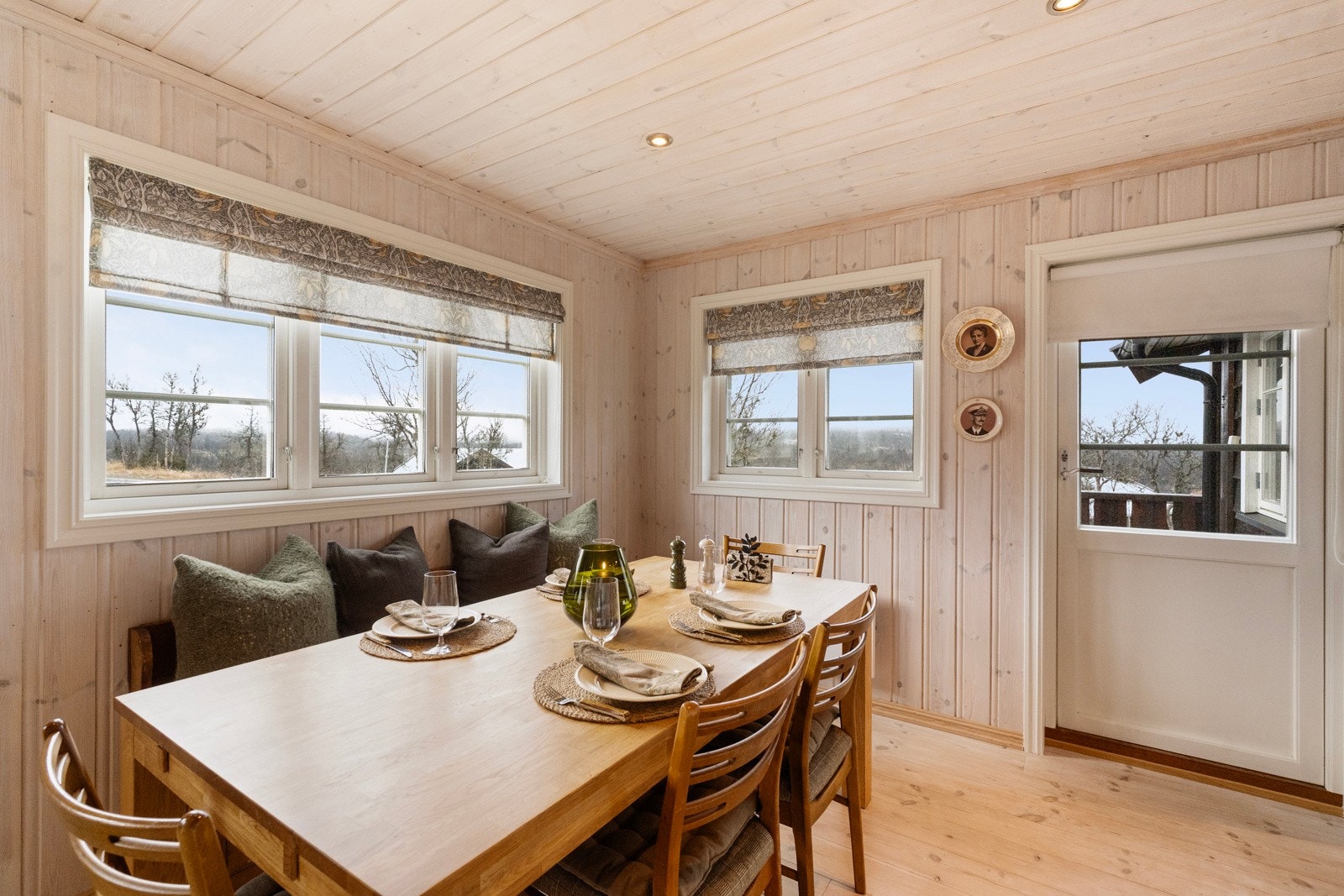 Fra kjøkken/spisestue er det utgang til terrasse Galleribilde