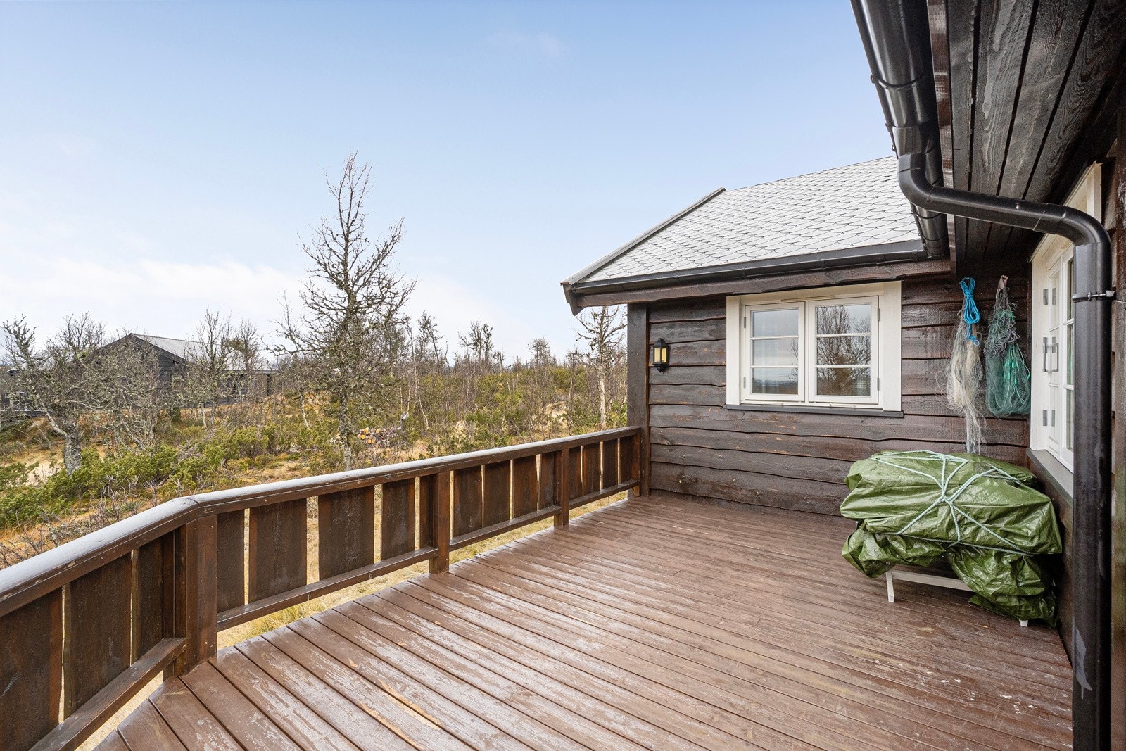 Området er kjent for sin vakre natur og rolige atmosfære. Her bor du tett på Synnfjellet og Spåtind, med Langsua Nasjonalpark som nærmeste nabo mot nord. Galleribilde