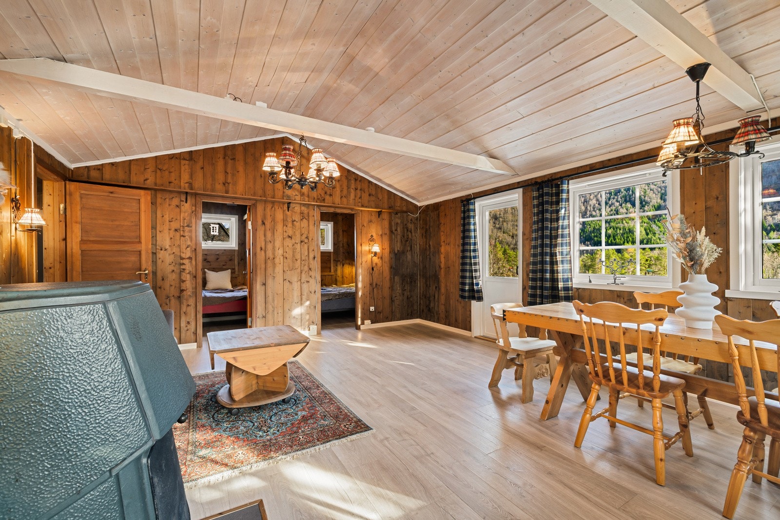 Vi beveger oss videre til hjertet og hyttens samlingspunkt. Galleribilde