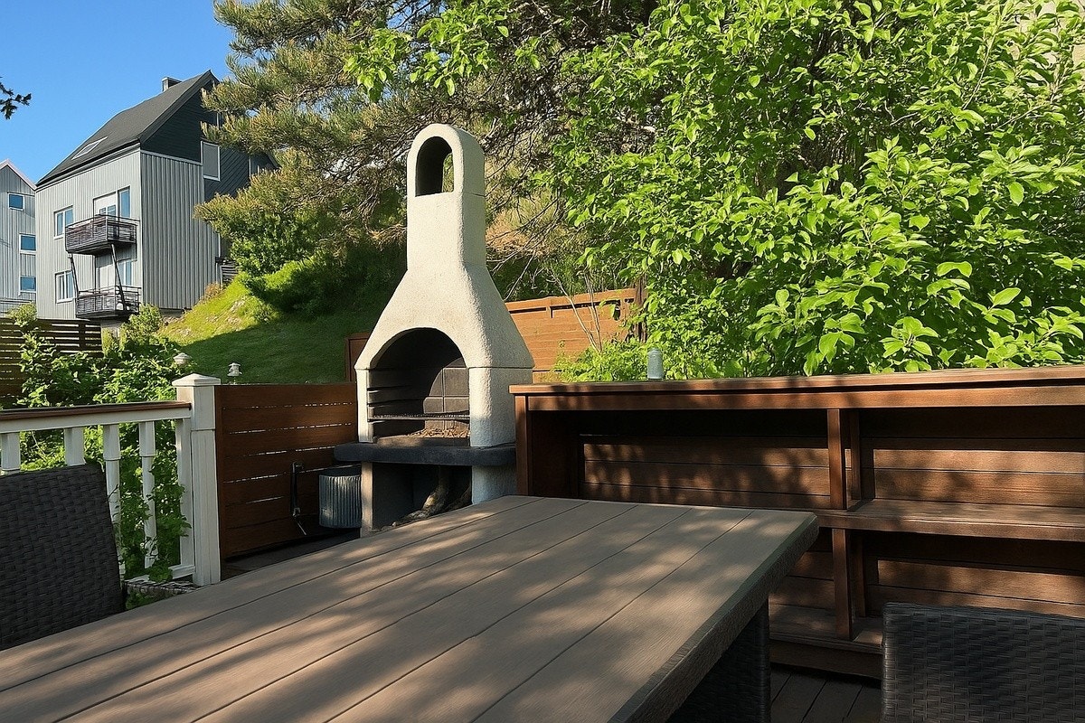 Felles terrasse med grill Galleribilde