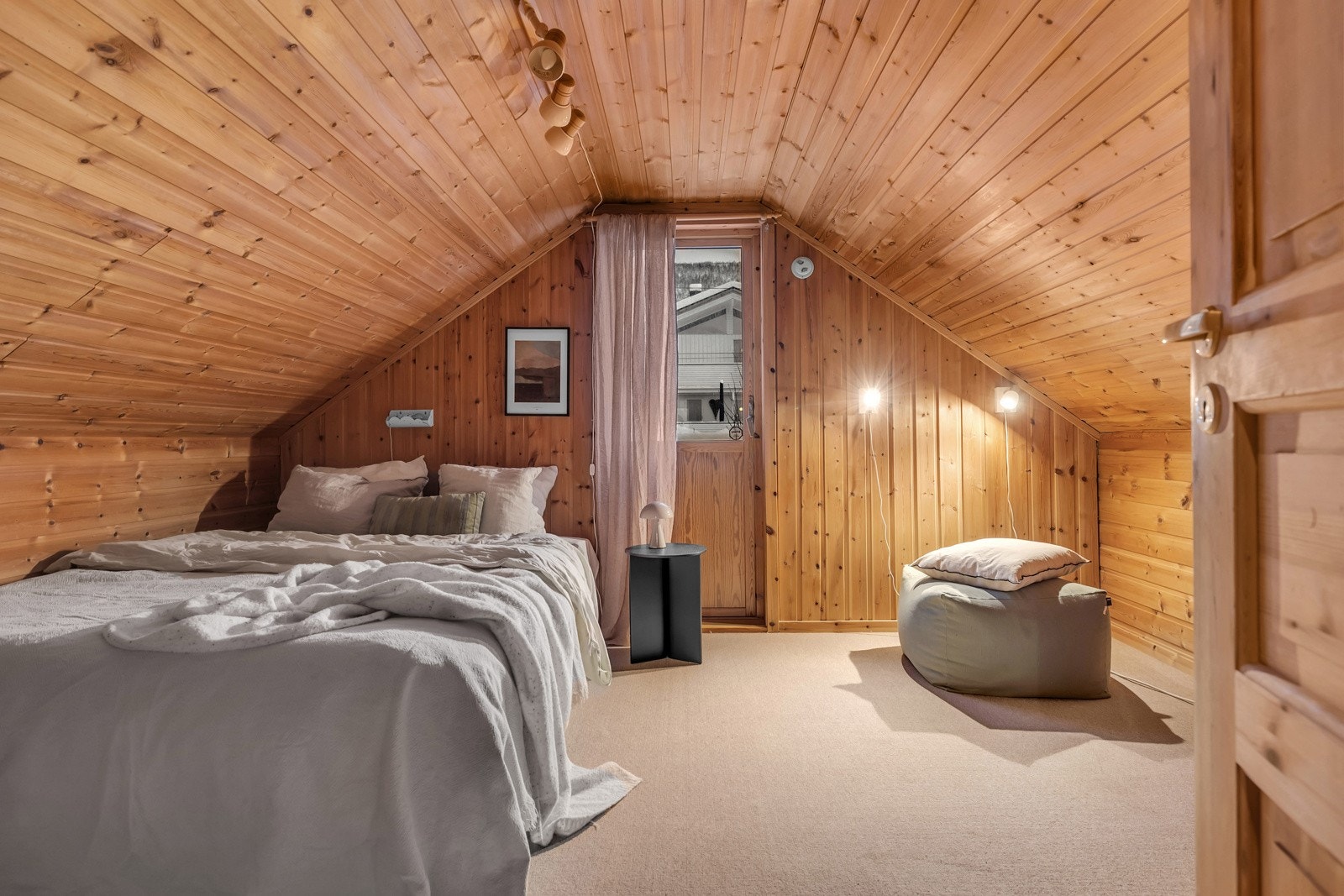 Herfra er det utgang til veranda Galleribilde