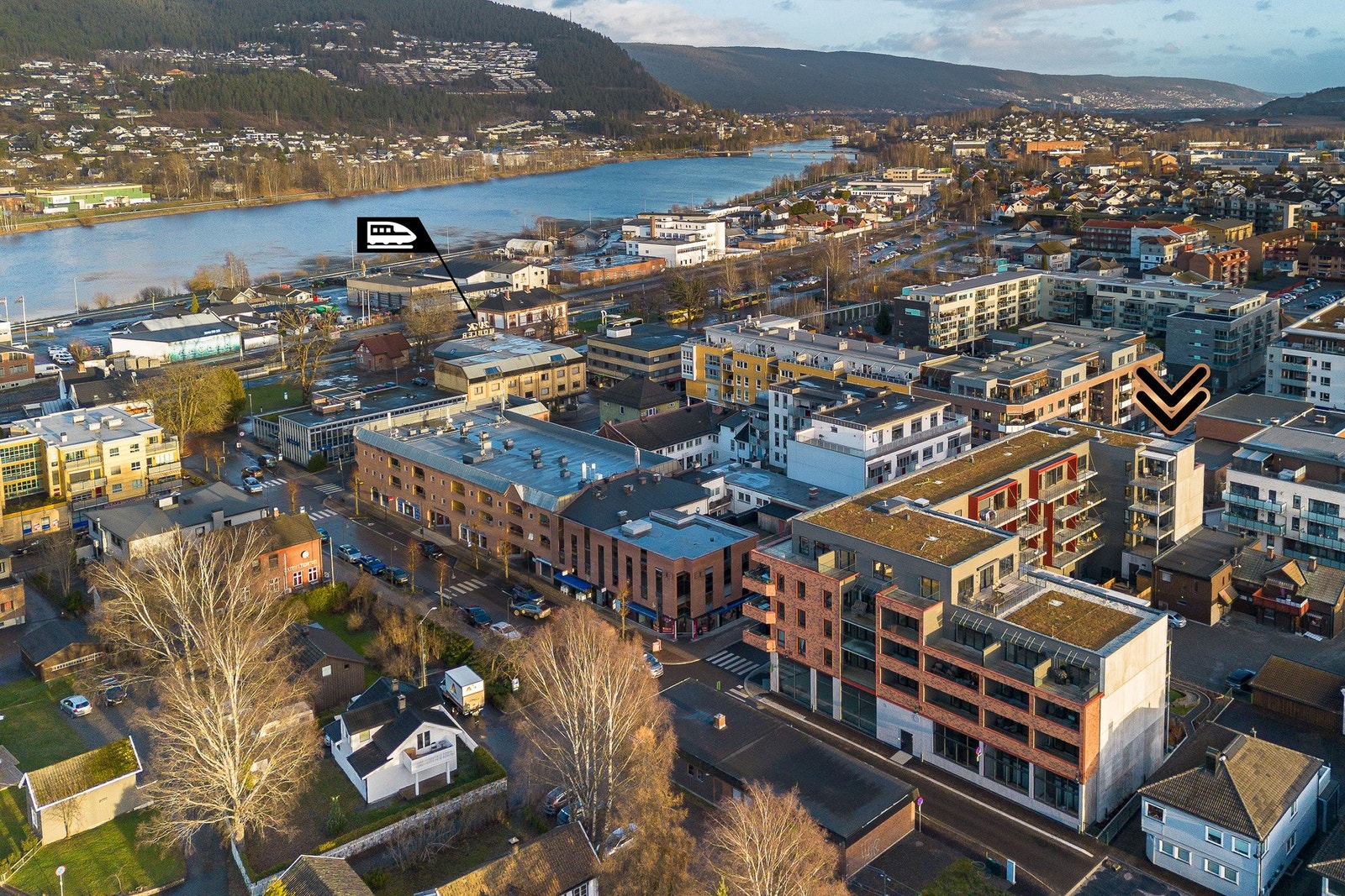 Attraktiv beliggenhet med kort vei til alt du trenger. Galleribilde