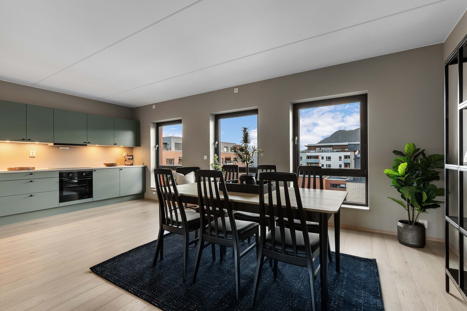 Her samles venner og familie for hyggelige måltider. Galleribilde