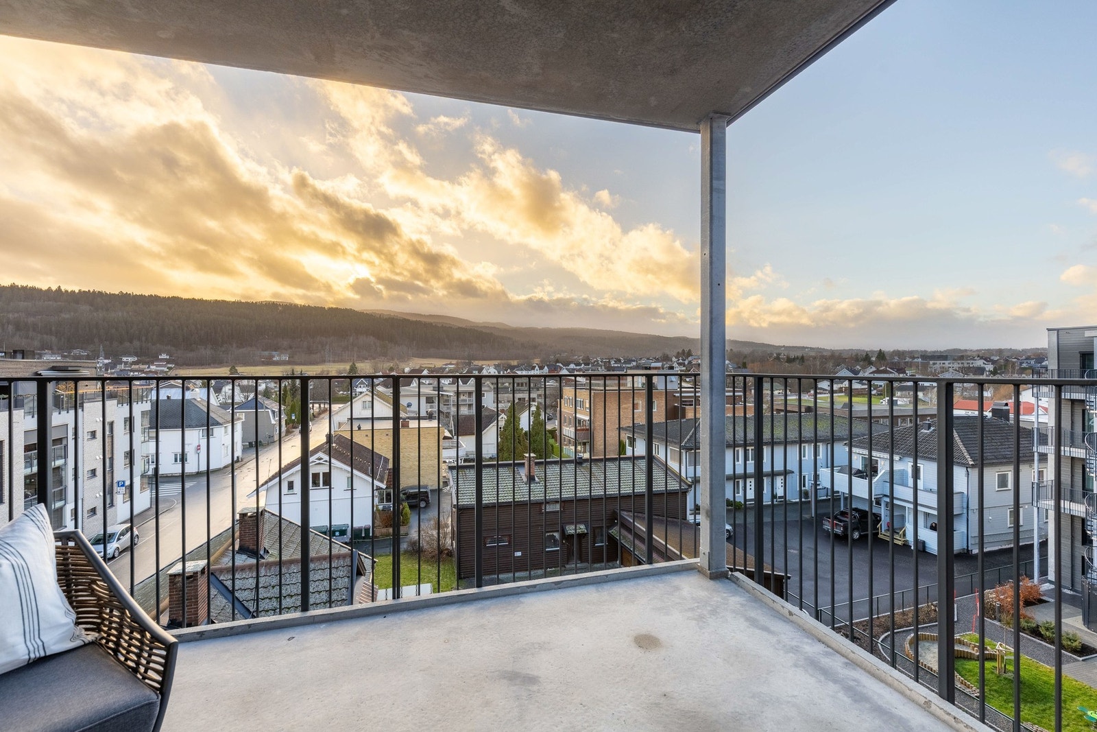 Her har man nydelig utsikt ut over åsene. Galleribilde