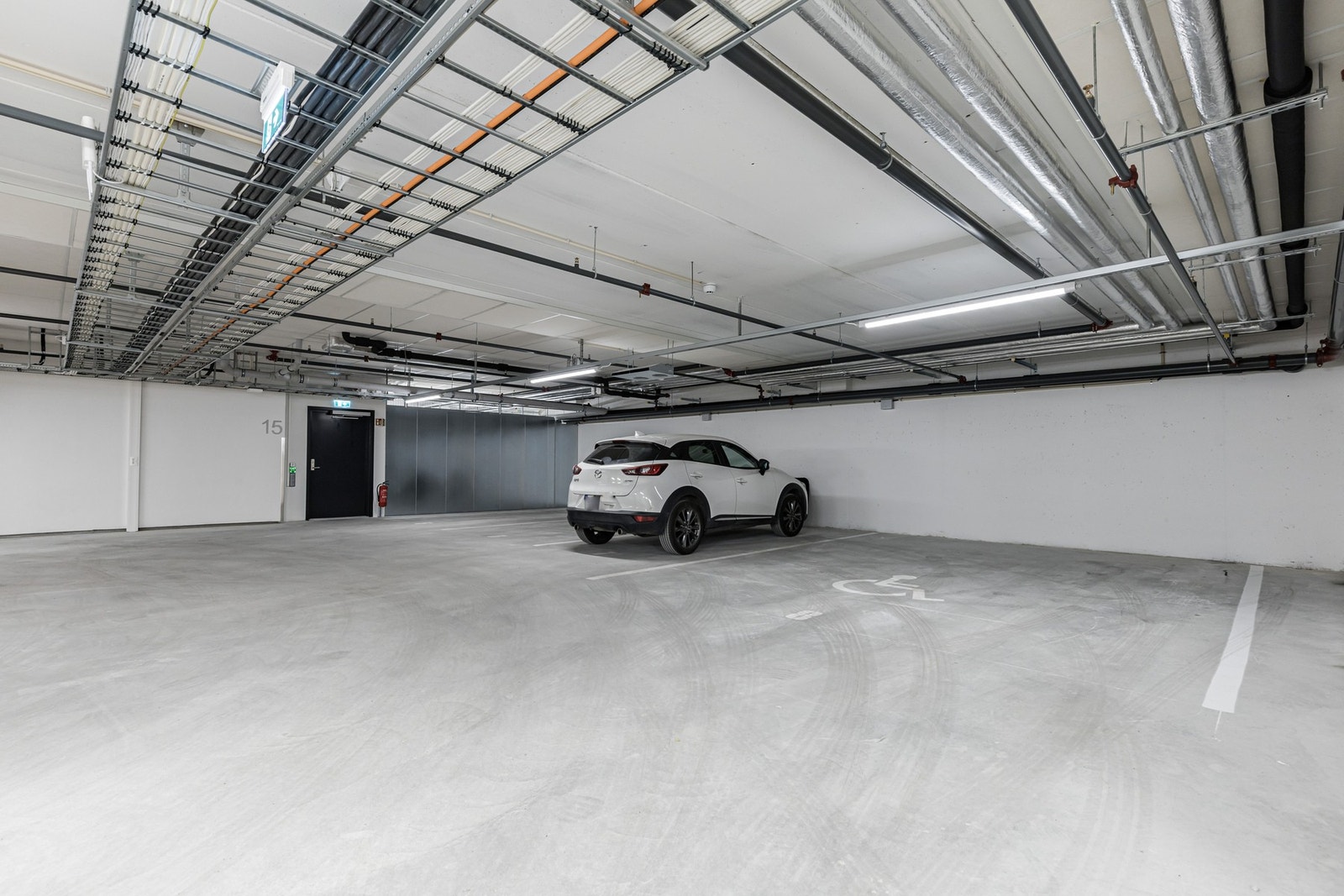 Det er mulig å kjøpe p-plass i felles garasjeanlegg. Galleribilde