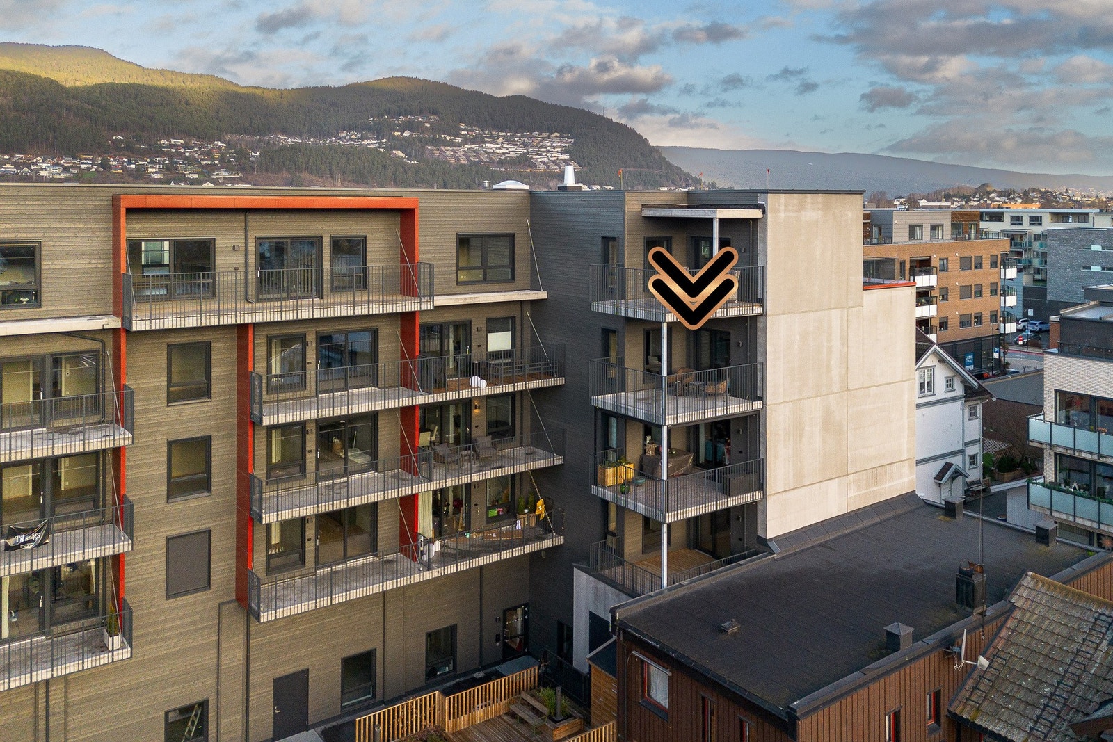 Leiligheten ligger i 4. etasje i et nytt og moderne bygg. Galleribilde