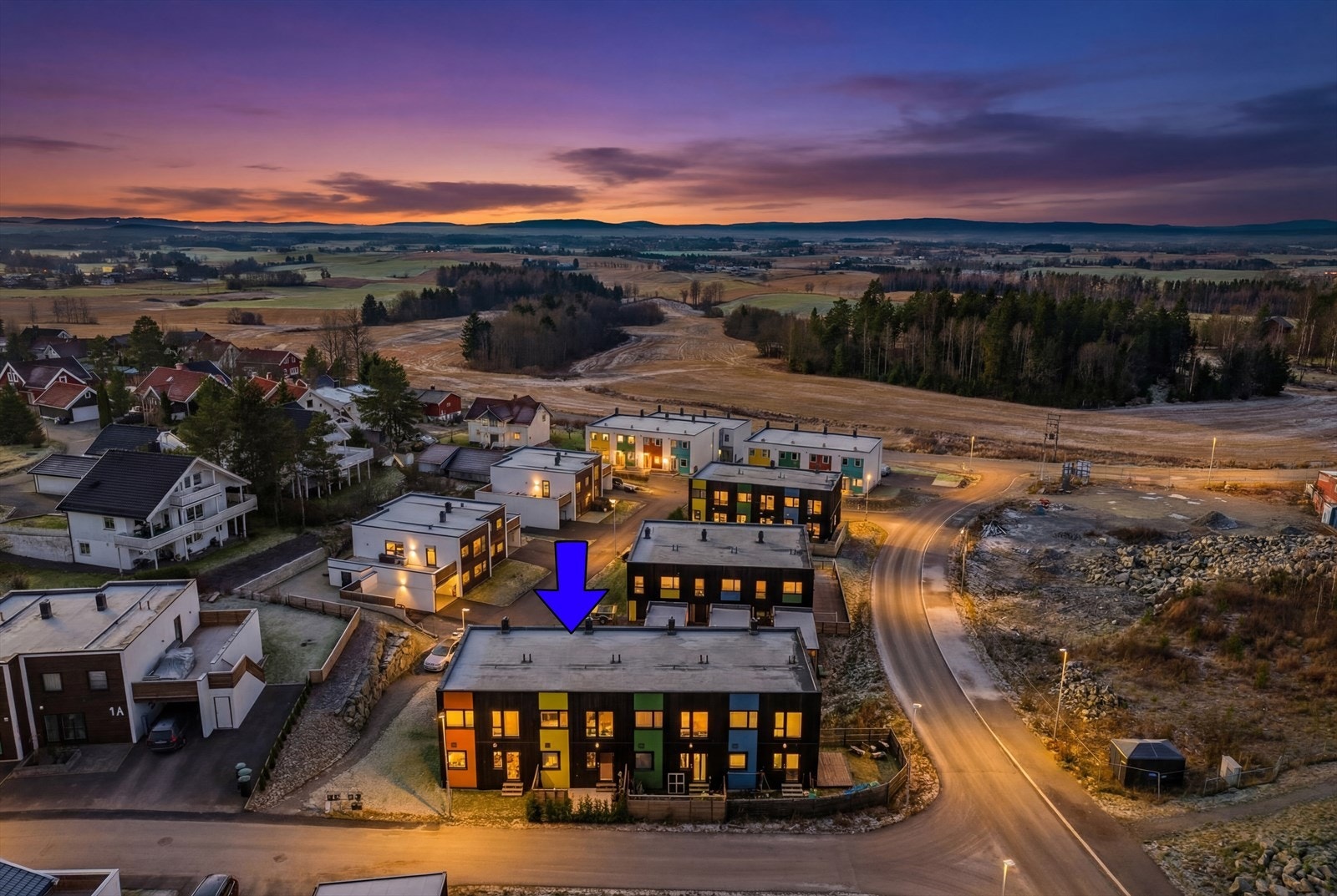 Beliggenheten gir god nærhet til skog og mark, med fine turmuligheter rett utenfor døren. Galleribilde