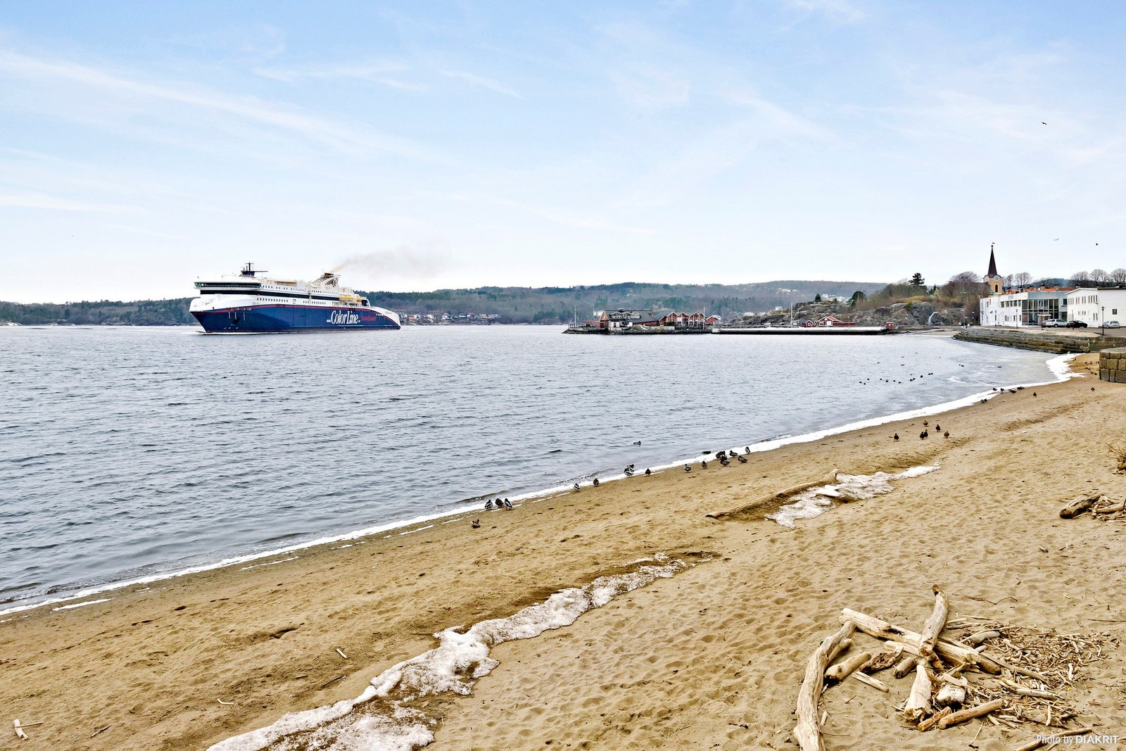 Området byr på flere fine badestrender med bla. Tollerodden og flotte Karistranda. Galleribilde