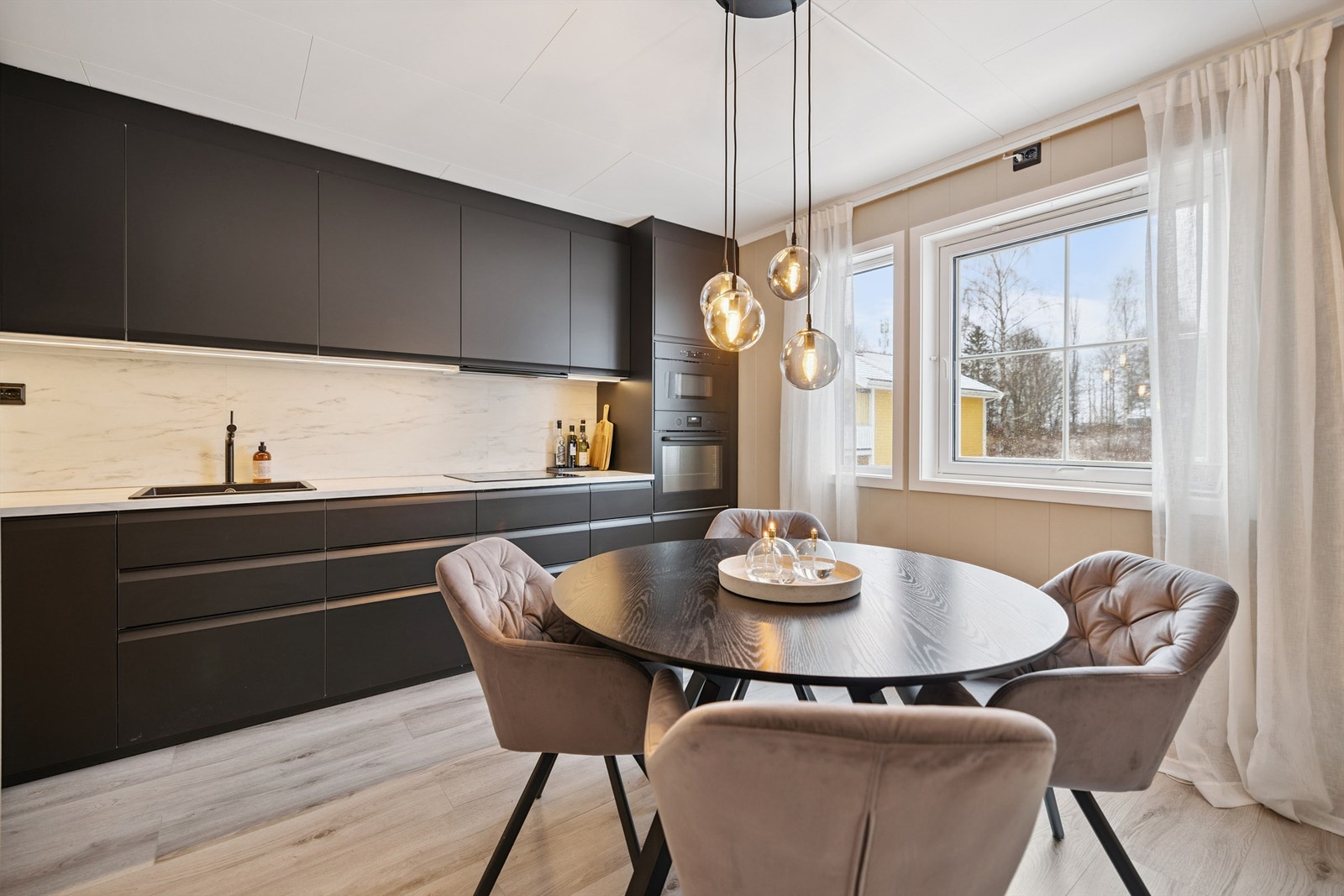 En ny kjøkkenventilator med avtrekk til loft ble installert under oppgraderingen i 2023. Galleribilde