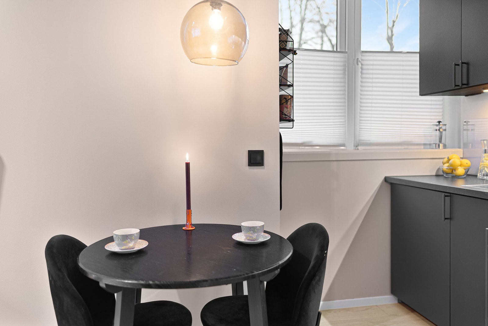 Spiseseksjonen finner sin naturlige plass i tilknytning til kjøkkenet. Galleribilde