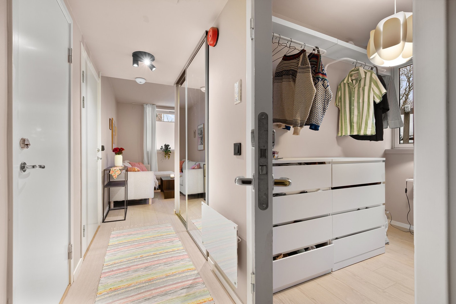 Boligen har en sentral beliggenhet på Buran med Lademoen park i umiddelbar nærhet. Det er gangavstand til Solsiden (ca. 5 min) og Trondheim sentrum med alle fasiliteter Galleribilde