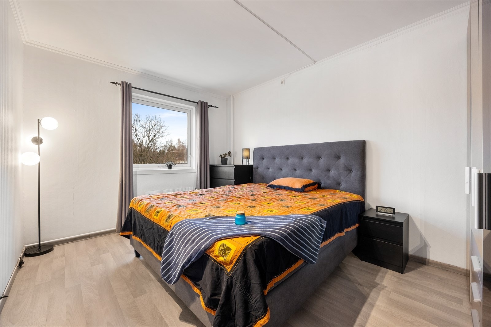 Leiligheten har tre soverom av god størrelse, som gir fleksible innredningsmuligheter. Galleribilde