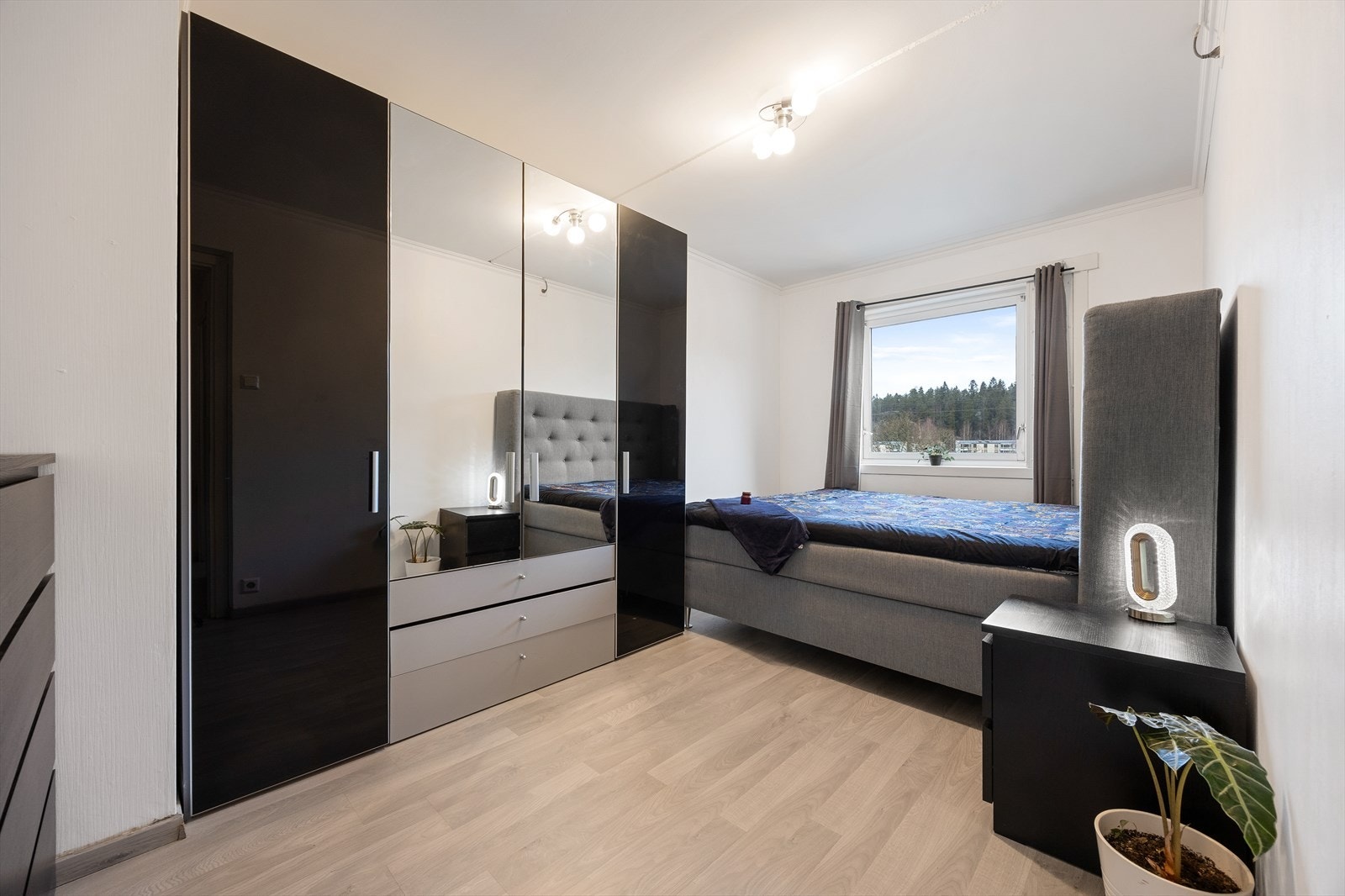 Det andre soverommet egner seg godt som bl.a. barnerom, gjesterom eller kontor. Galleribilde