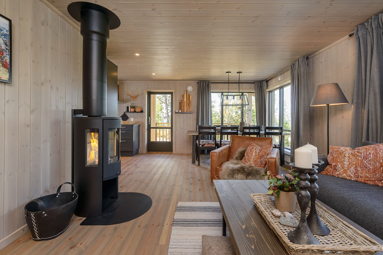 Heltre furugulv fra Moelven i fargen, Kongle Galleribilde