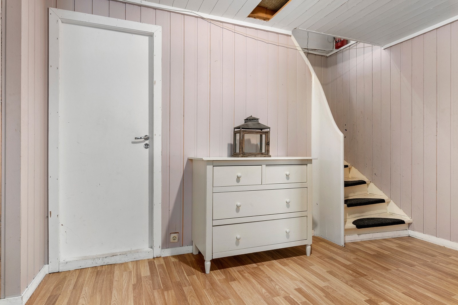 Da får du bli med ned i underetasjen. Galleribilde