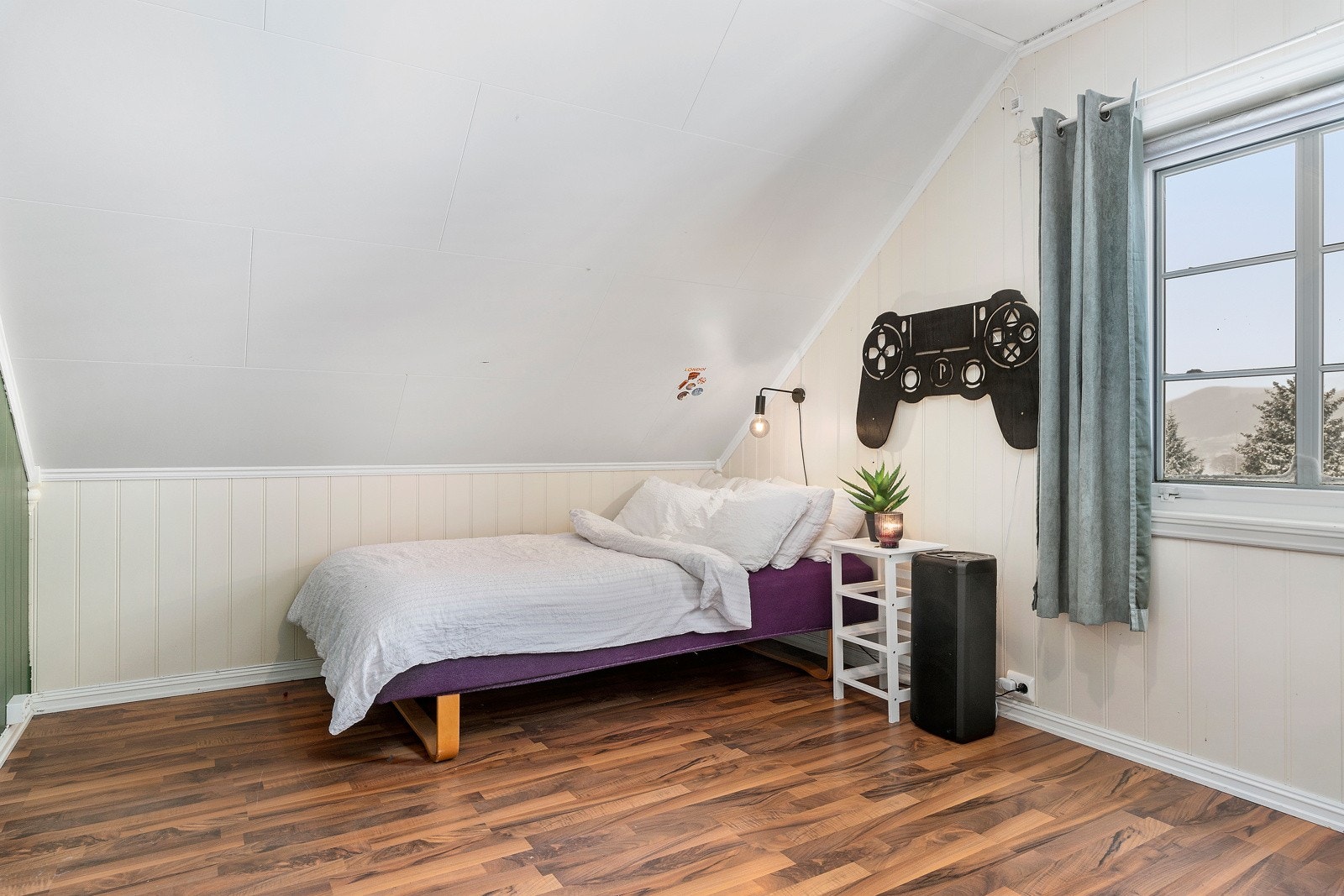 Det siste soverommet på loftet har også skråtak som gjør det lunt og koselig. Galleribilde