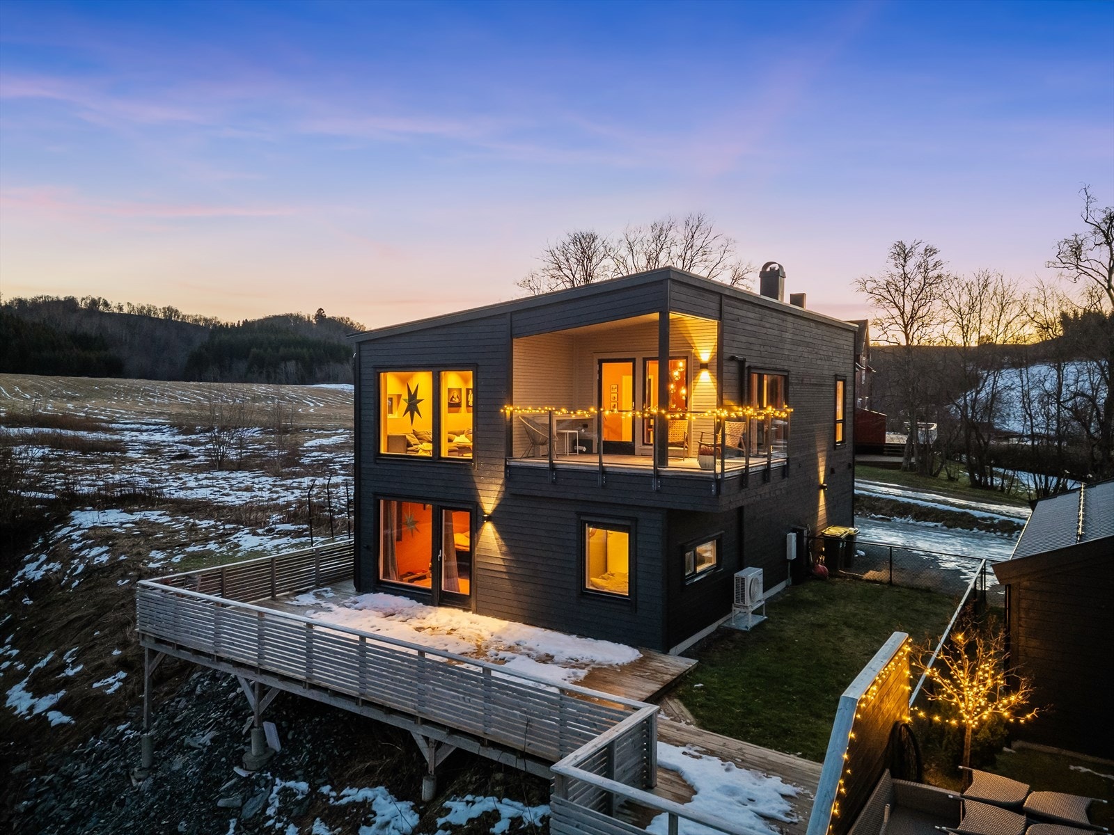 Velkommen til Valsetvegen 152 - en moderne enebolig over to plan, fra 2021. Galleribilde