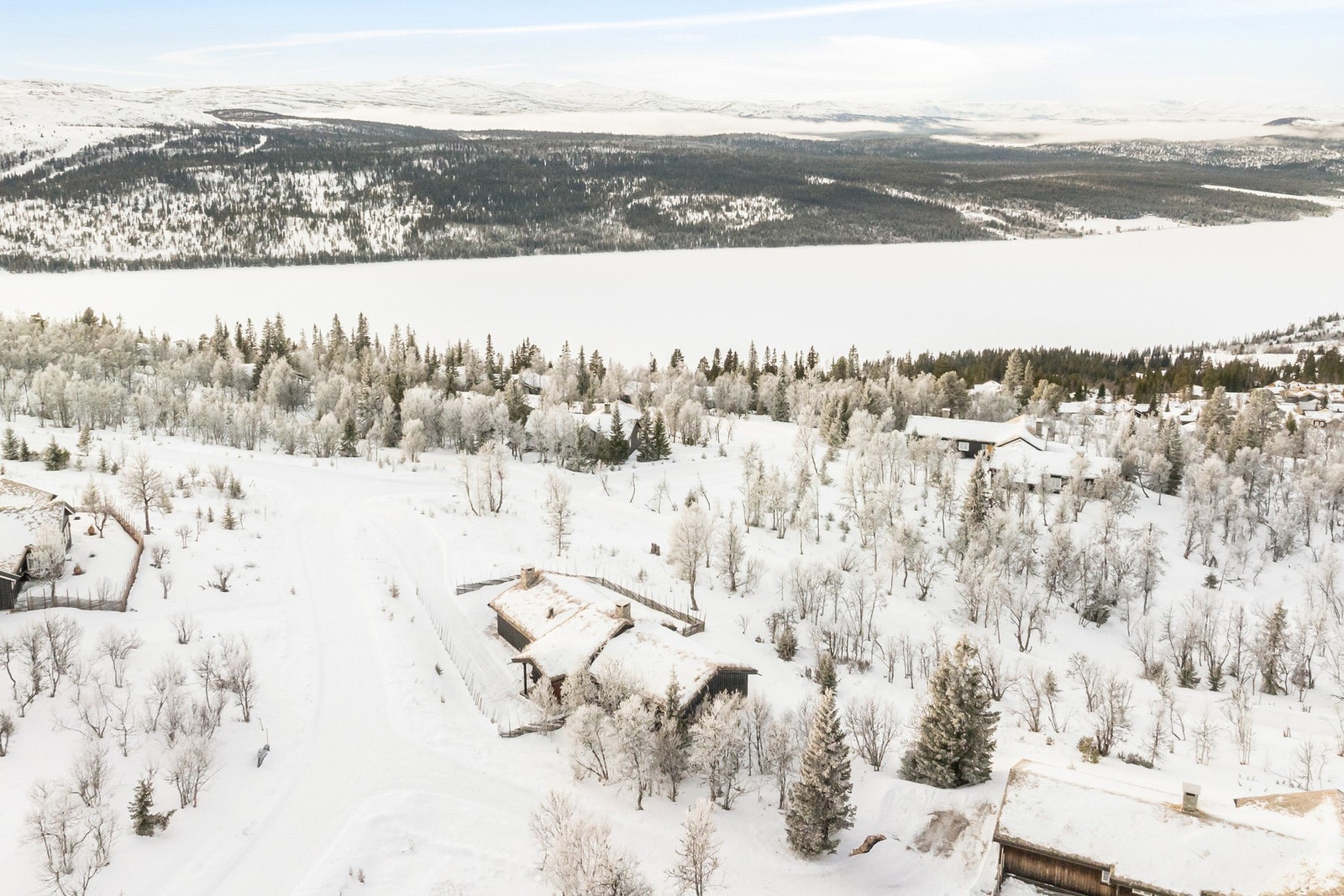Fra hytta har du umiddelbar nærhet til Gålås omfattende løypenett, som byr på hele 630 km med oppkjørte løyper samt lysløype med kunstsnø-anlegg. Det er også kort vei til alpinbakken, med 7 heiser og 15 nedfarter fordelt på to dalsider. Galleribilde