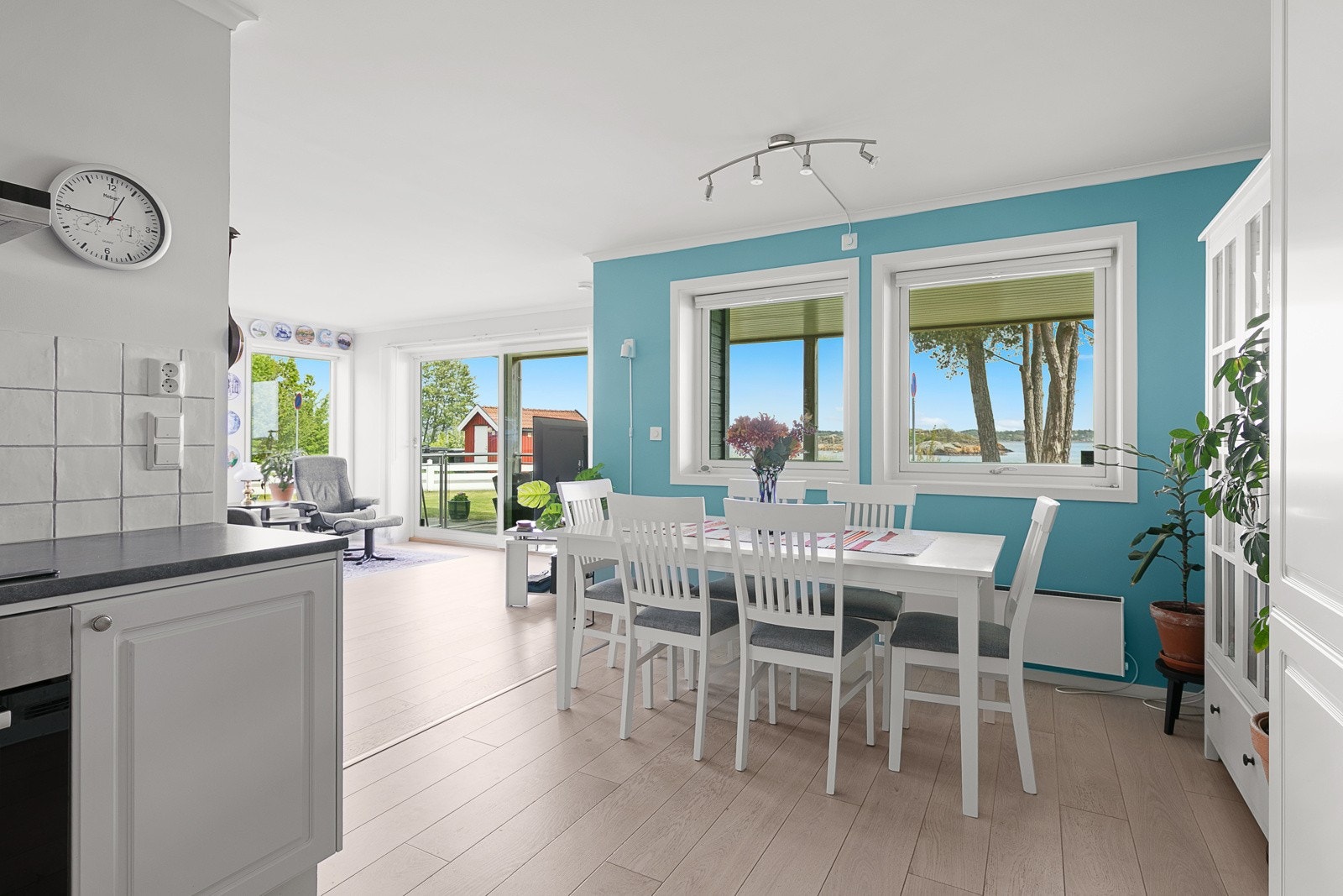 I tilknytning til kjøkkenet er det plass til spisebord. Galleribilde