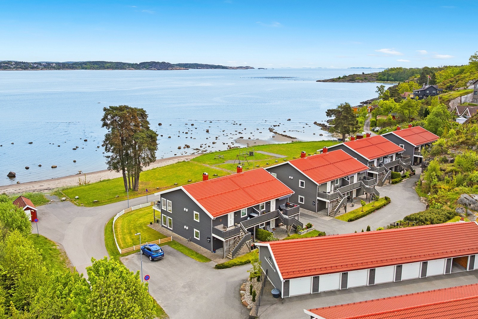 Her bor du med sjø og strand som en av dine nærmeste naboer. Galleribilde