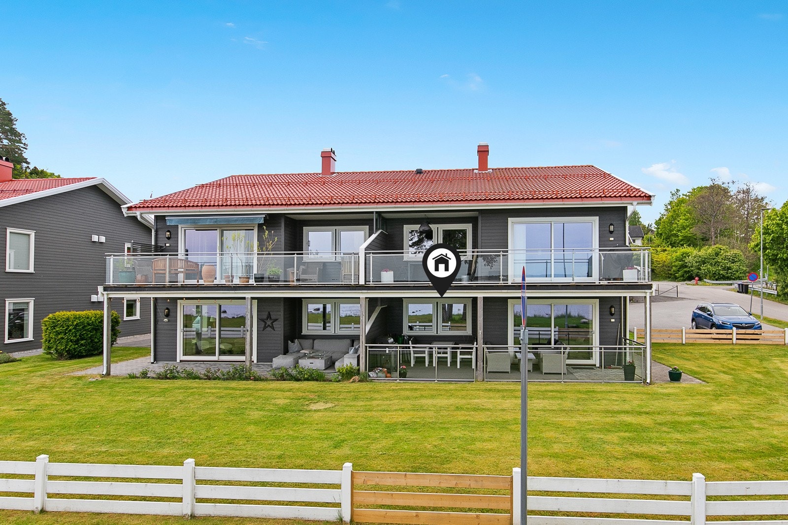 Leiligheten ligger hun 40 meter unna sjøen. Galleribilde