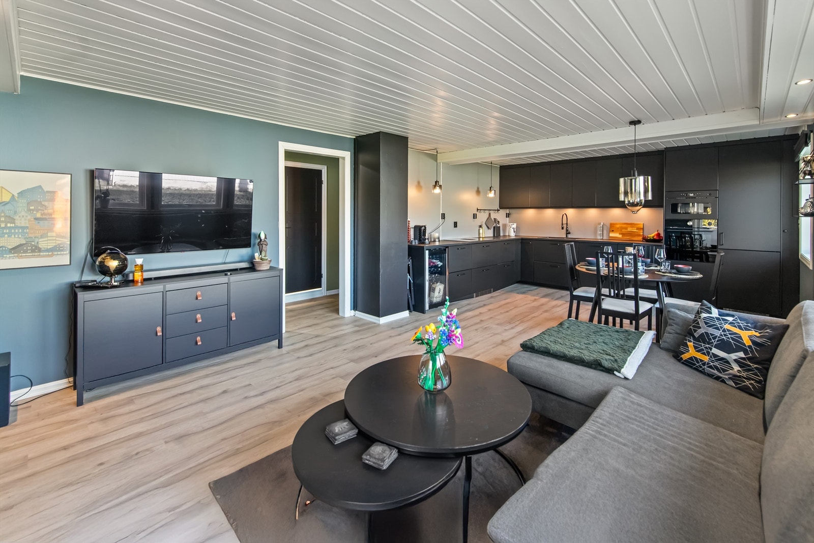 Stue/kjøkken i åpen løsning Galleribilde