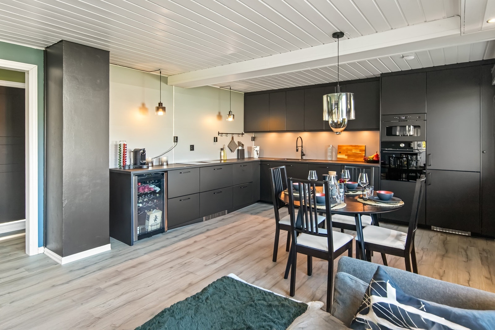 Plass til koselig spiseområde mellom kjøkken og stue Galleribilde