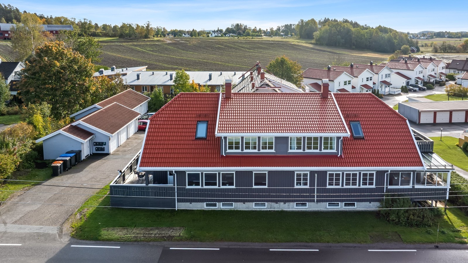 Fasade med nytt tak fra 2025 Galleribilde