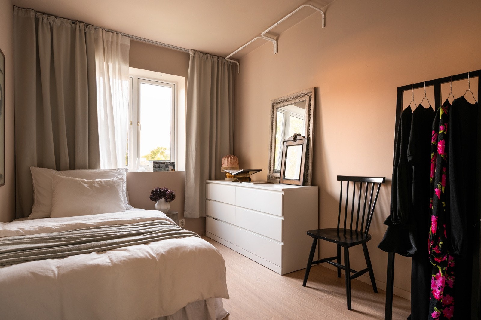 Soverom to egner seg godt som gjesterom, kontor og/eller barnerom. Galleribilde