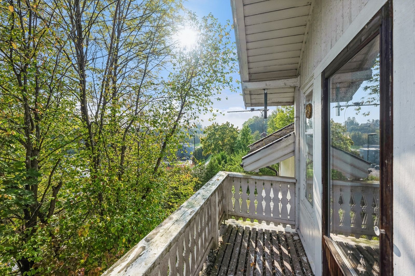 Liten og hyggelig balkong. Galleribilde