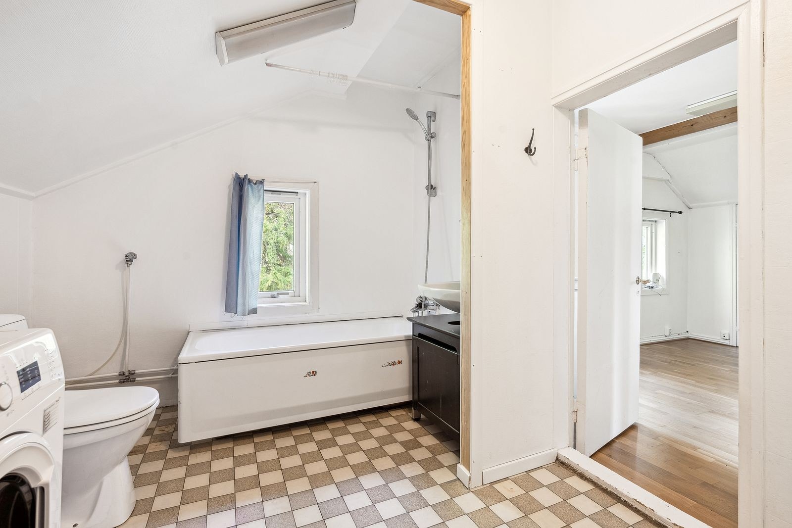 Bad med badekar/dusj. Galleribilde