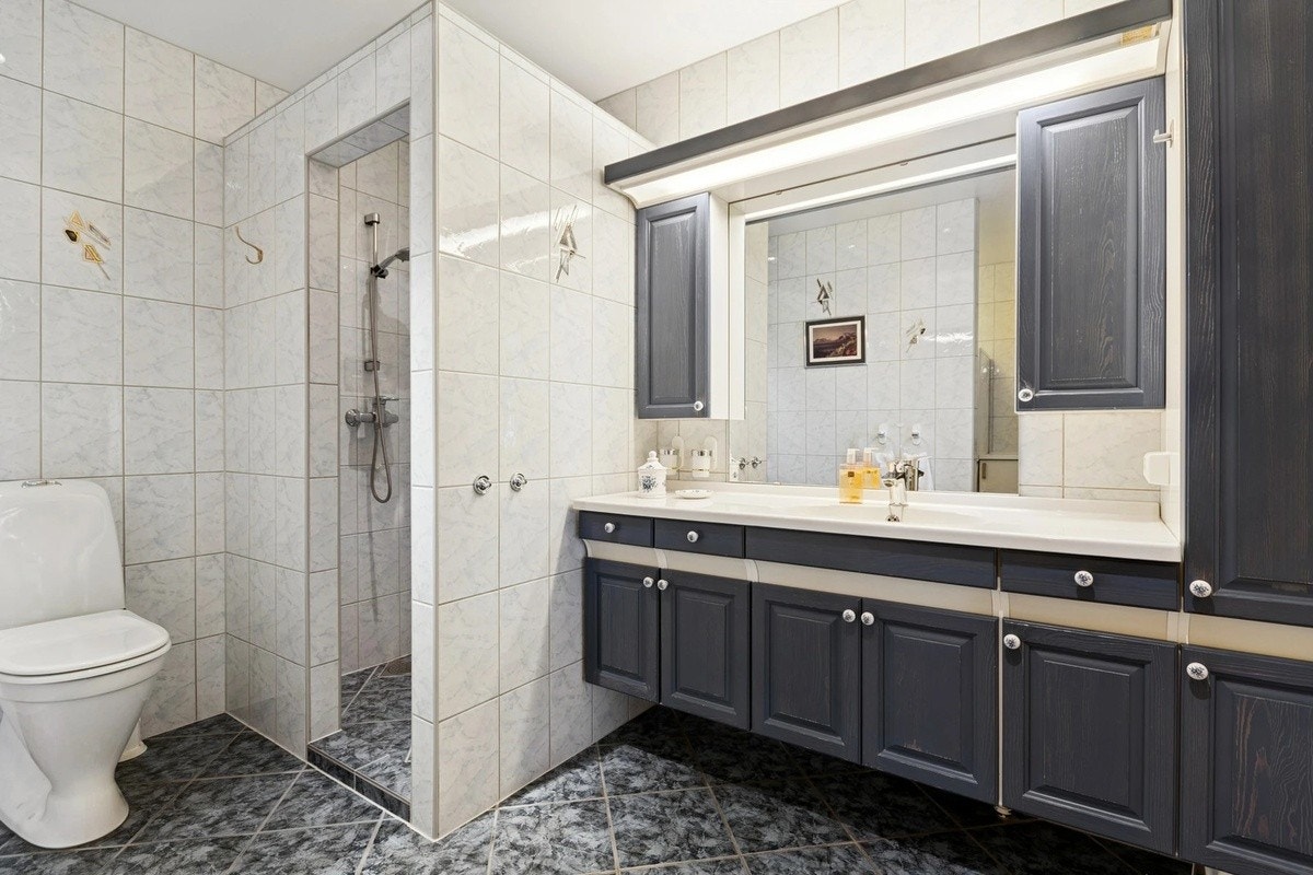 Bad med stor dusj Galleribilde