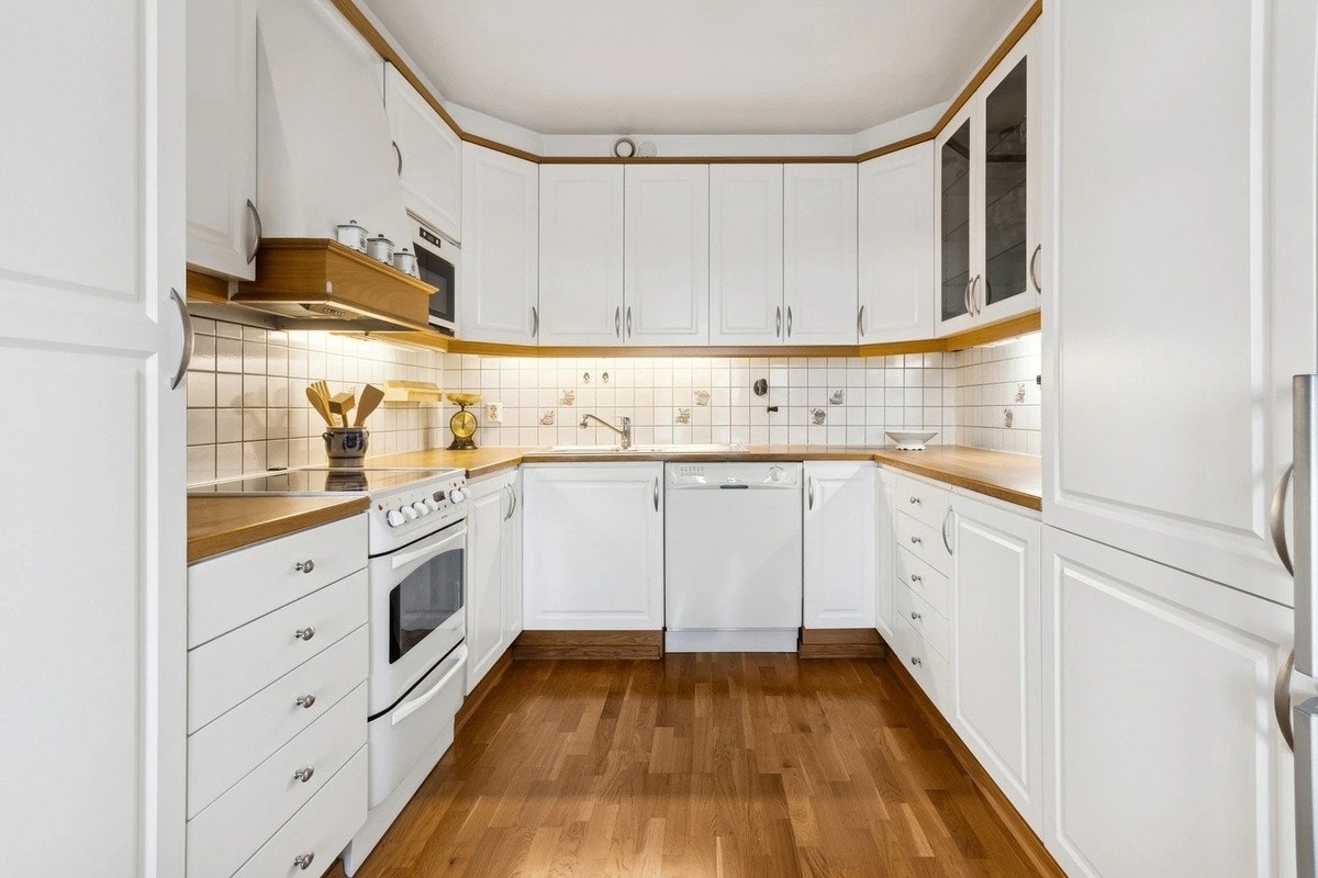 Kjøkken m hvitevarer Galleribilde