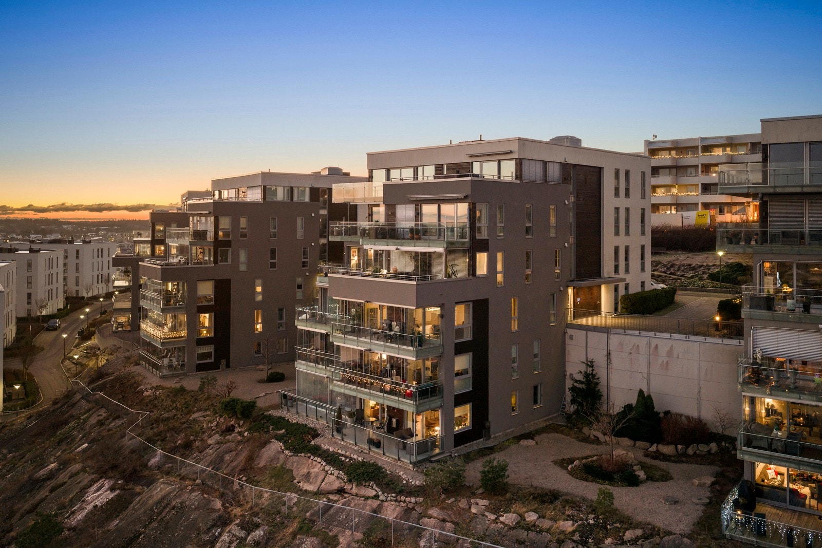 Det er trappefri adkomst til leiligheten, som egner seg godt for både eldre, småbarnsforeldre og dyreeiere. Galleribilde