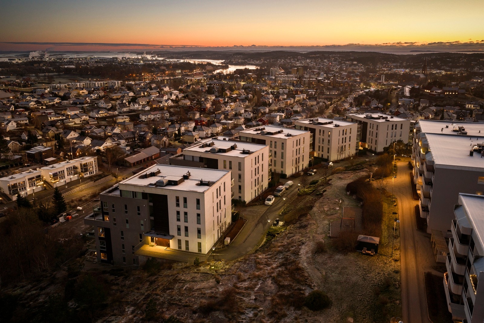 Området er rolig med lite trafikk, samtidig som du har gangavstand til Fredrikstad sentrum med handlegater, restauranter, kino, matbutikker og jernbanestasjonen på Cicignon. Galleribilde
