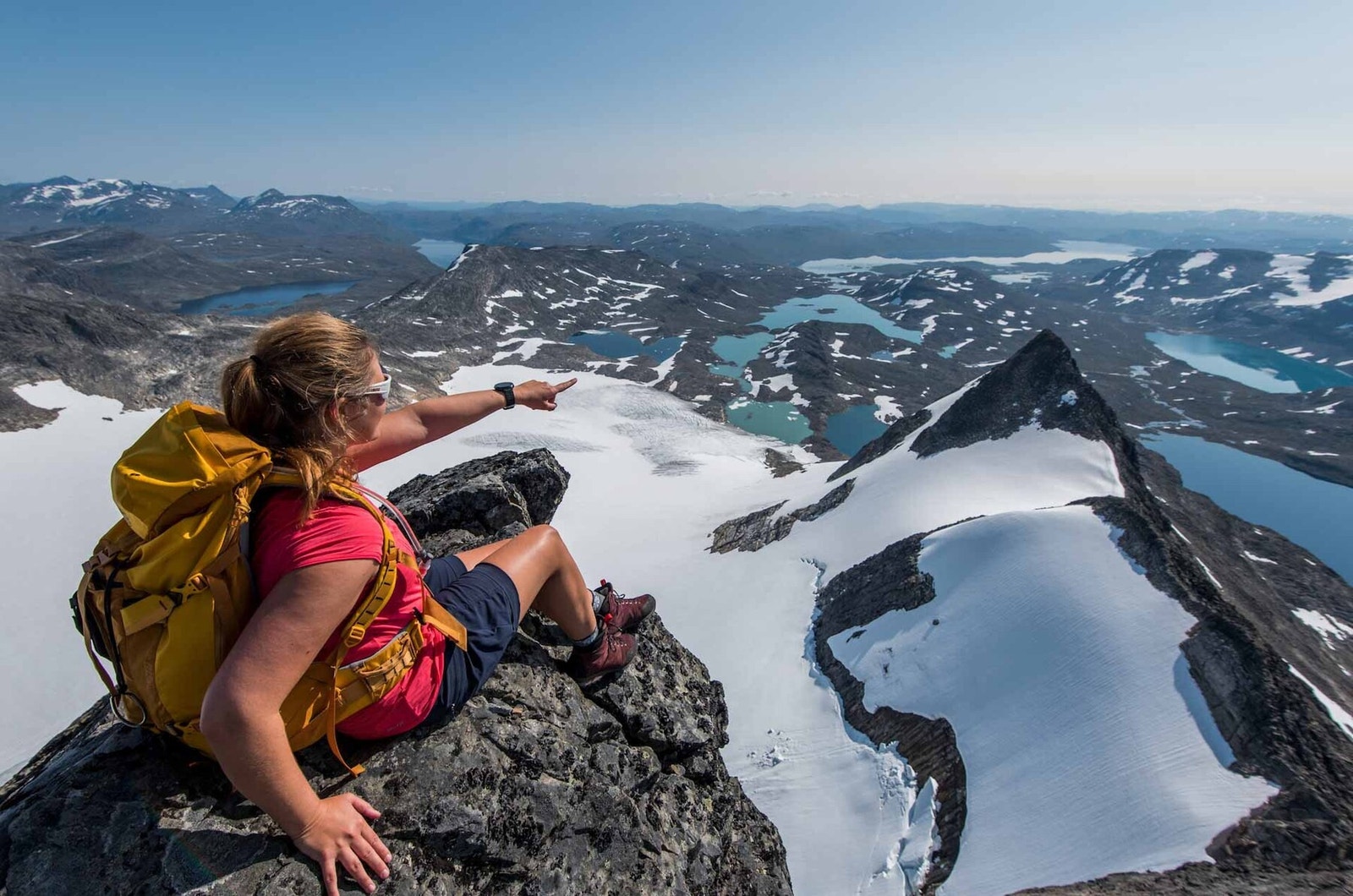 Uranostind, 2157 moh Galleribilde