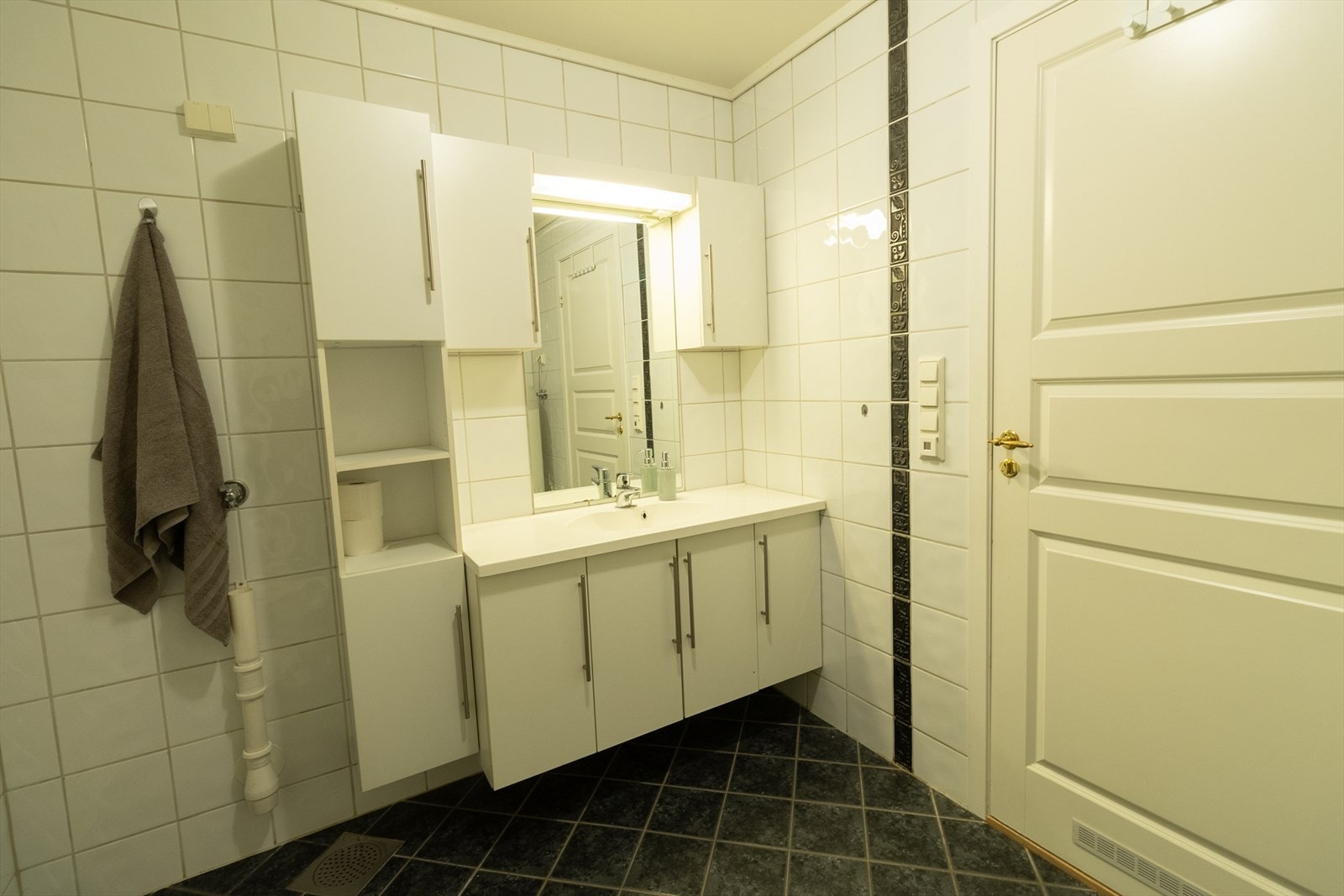 Flislagt bad med elektriske varmekabler Galleribilde