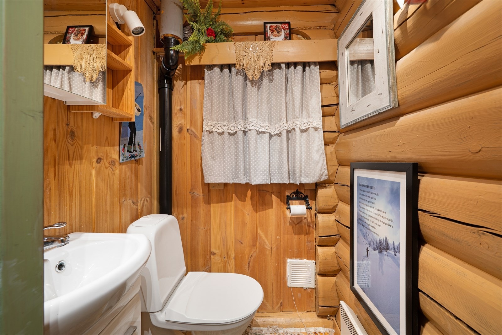 Wc del med inngang fra stuen. Galleribilde