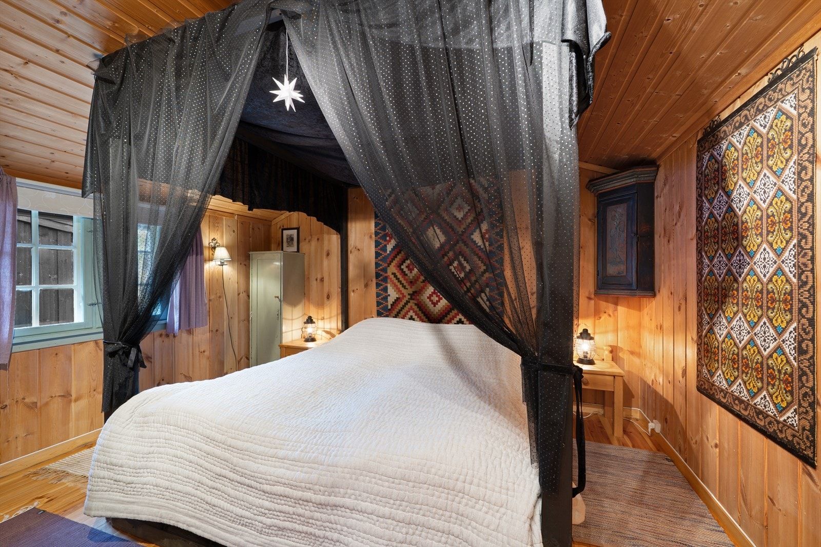 Hovedsoverom med tilhørende bad. Galleribilde