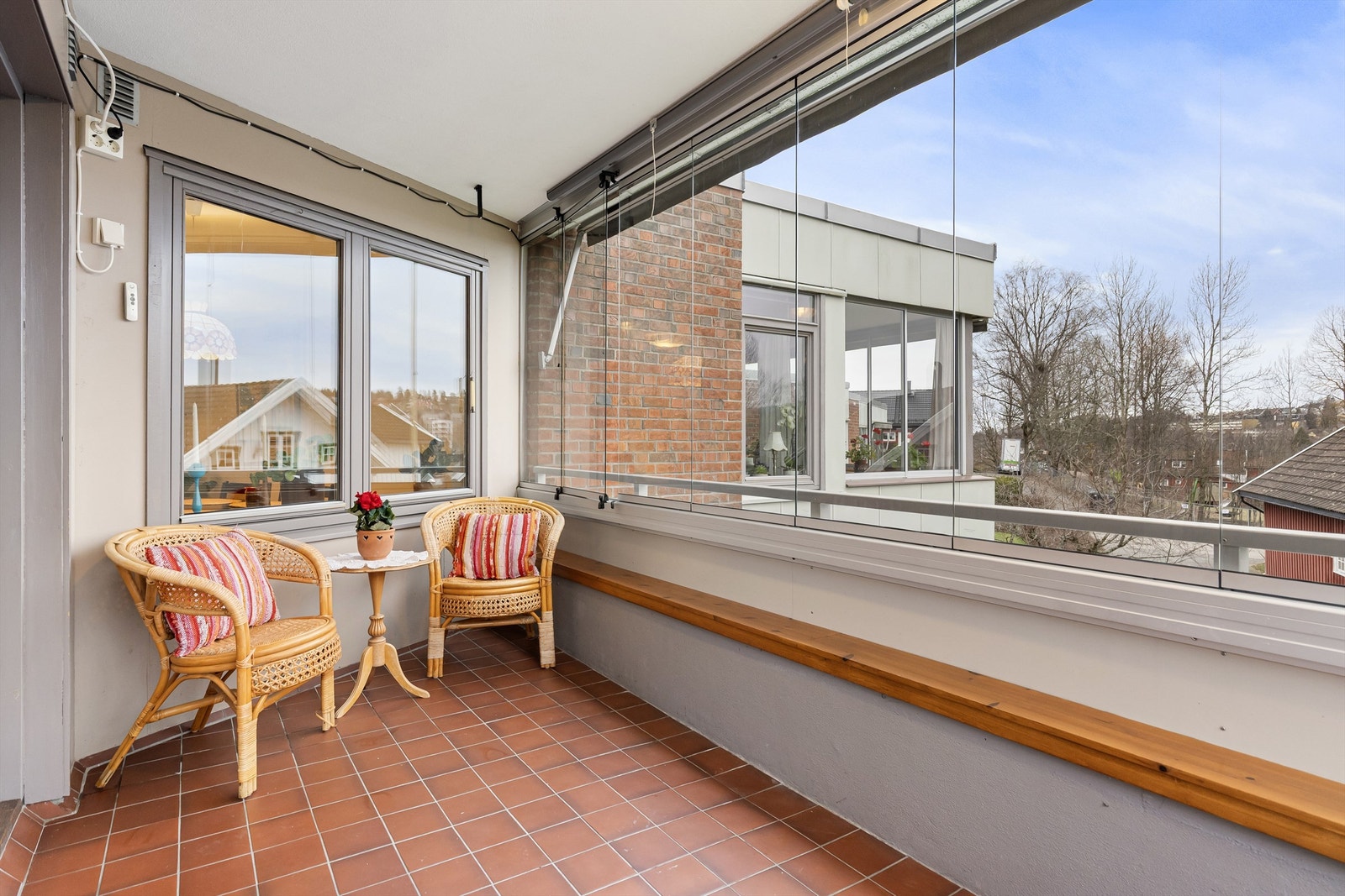 Her er det god plass til å møblere med en sittegruppe, puter, potter og pledd for å skape din egne oase Galleribilde