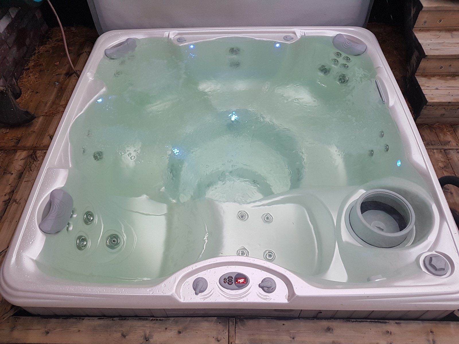 Jacuzzi (tatt av Selger) Galleribilde