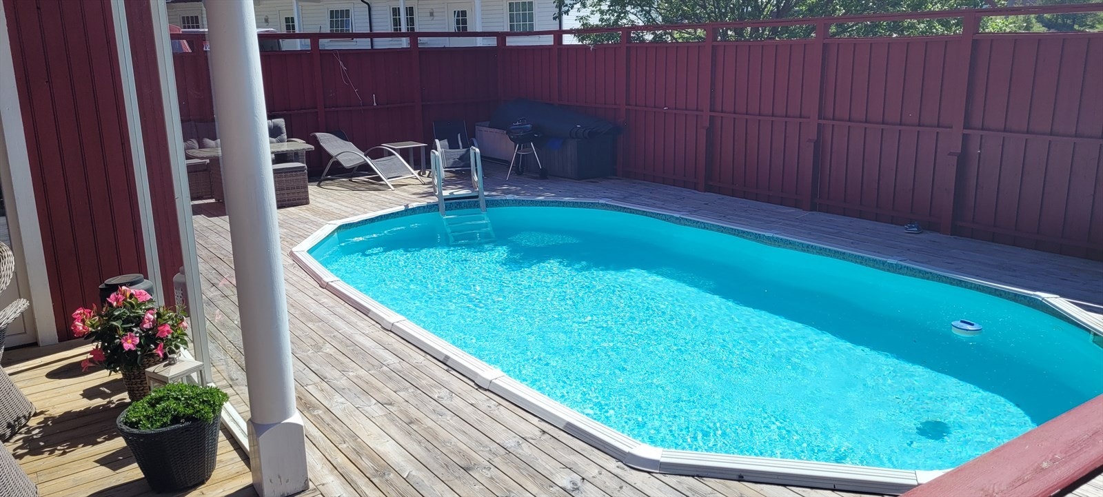 Bassengområde (tatt av Selger) Galleribilde