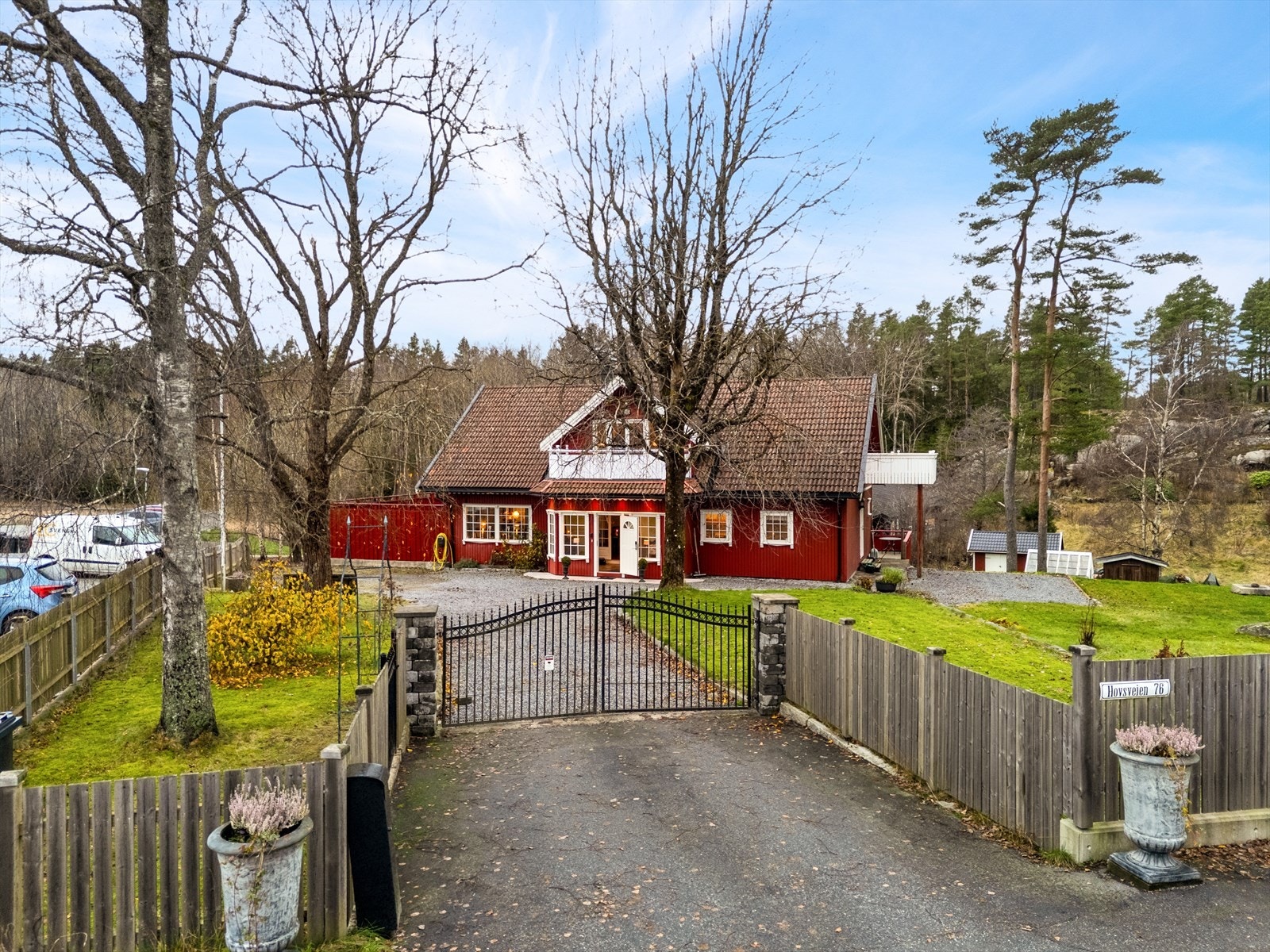 Inngjerdet tomt meg egen port Galleribilde