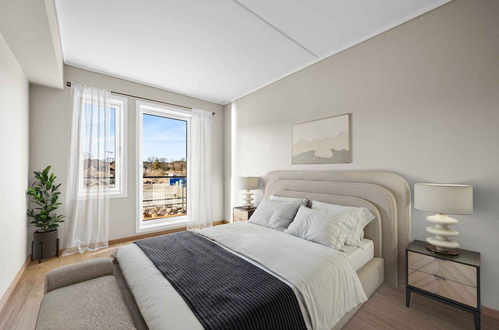 Romslig hovedsoverom med garderobeplass. Bildet er digitalt møblert. Galleribilde