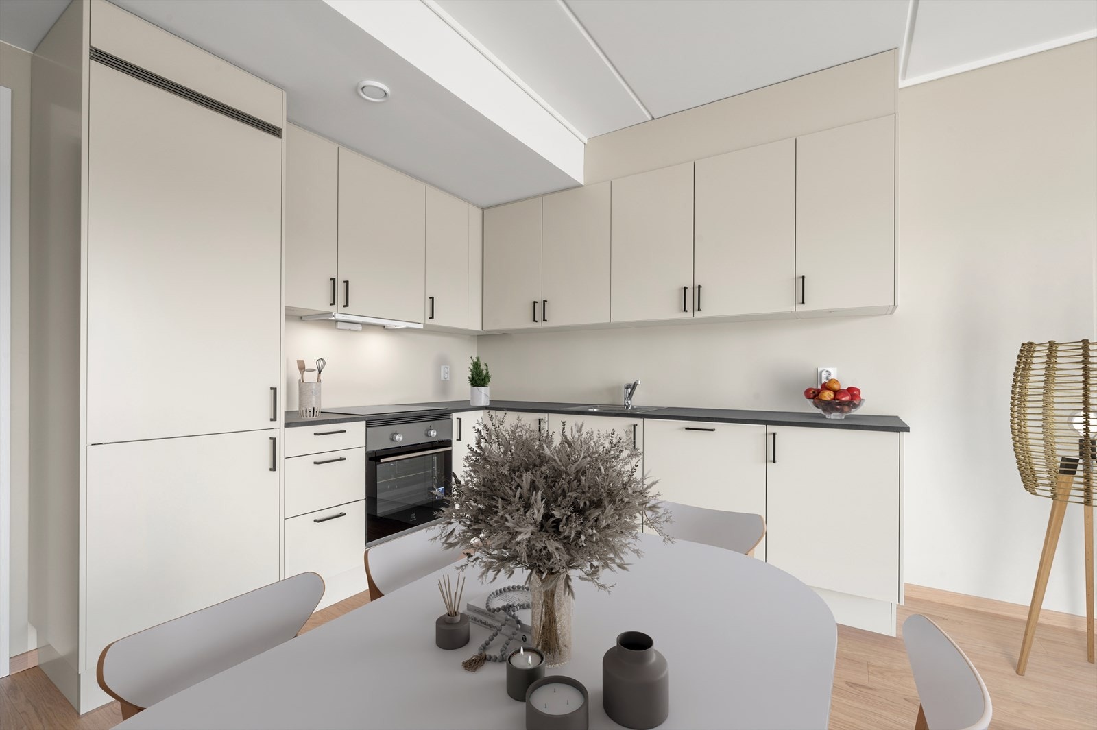 Pen kjøkkeninnredning fra Sigdal med integrerte hvitevarer. Bildet er digitalt møblert. Galleribilde