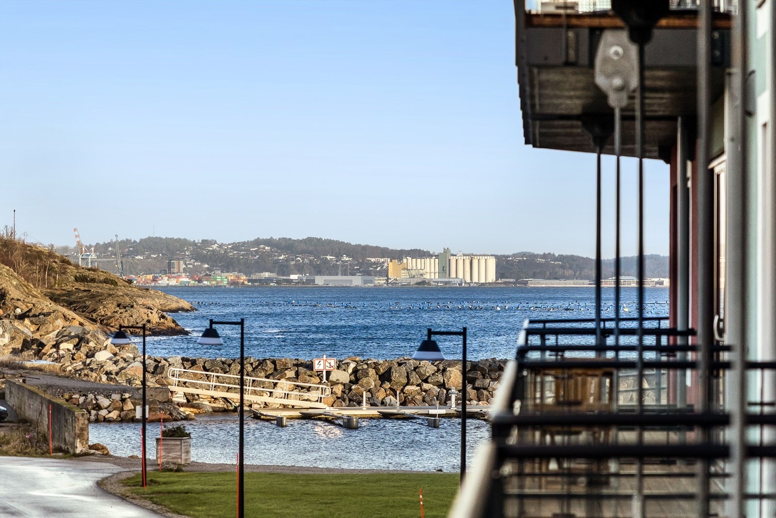 Utsikt til sjøen i retning nord/Larvik. Galleribilde